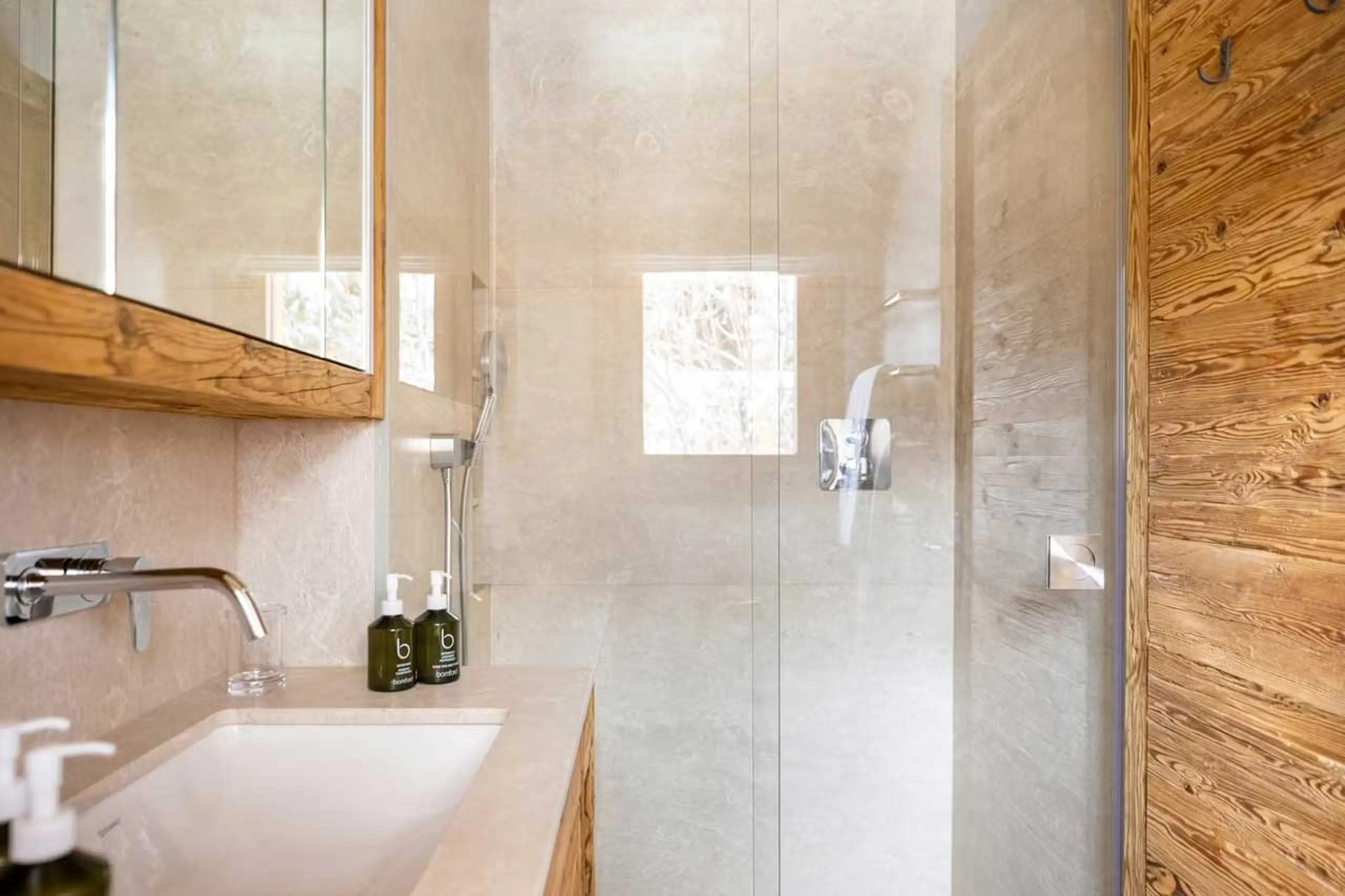 Bedorom 4 en-suite at Chalet Les Etrennes in Verbier