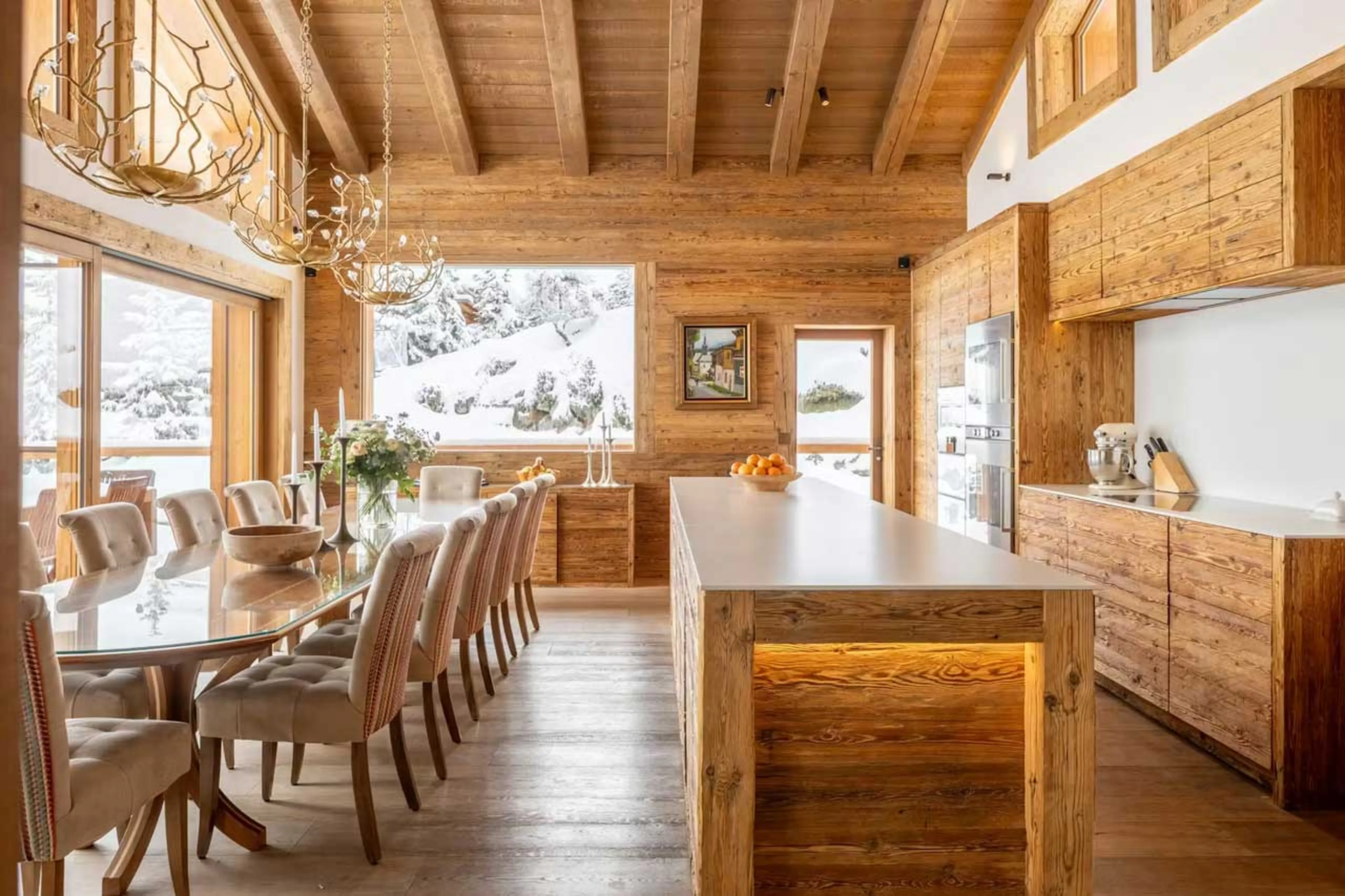Dining area and kitchen of Chalet Les Etrennes in Verbier