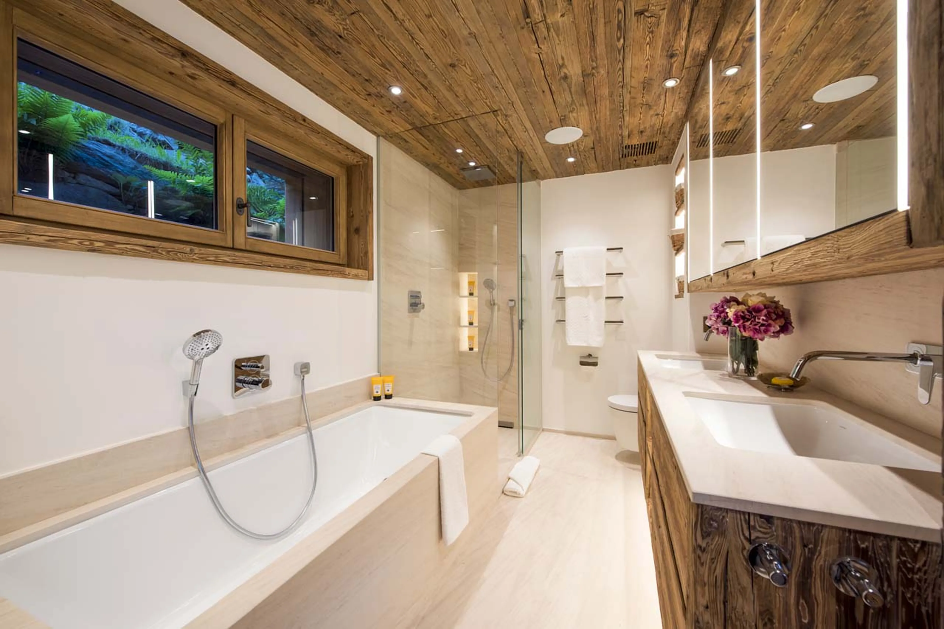 En-suite bathroom at Chalet Les Etrennes in Verbier
