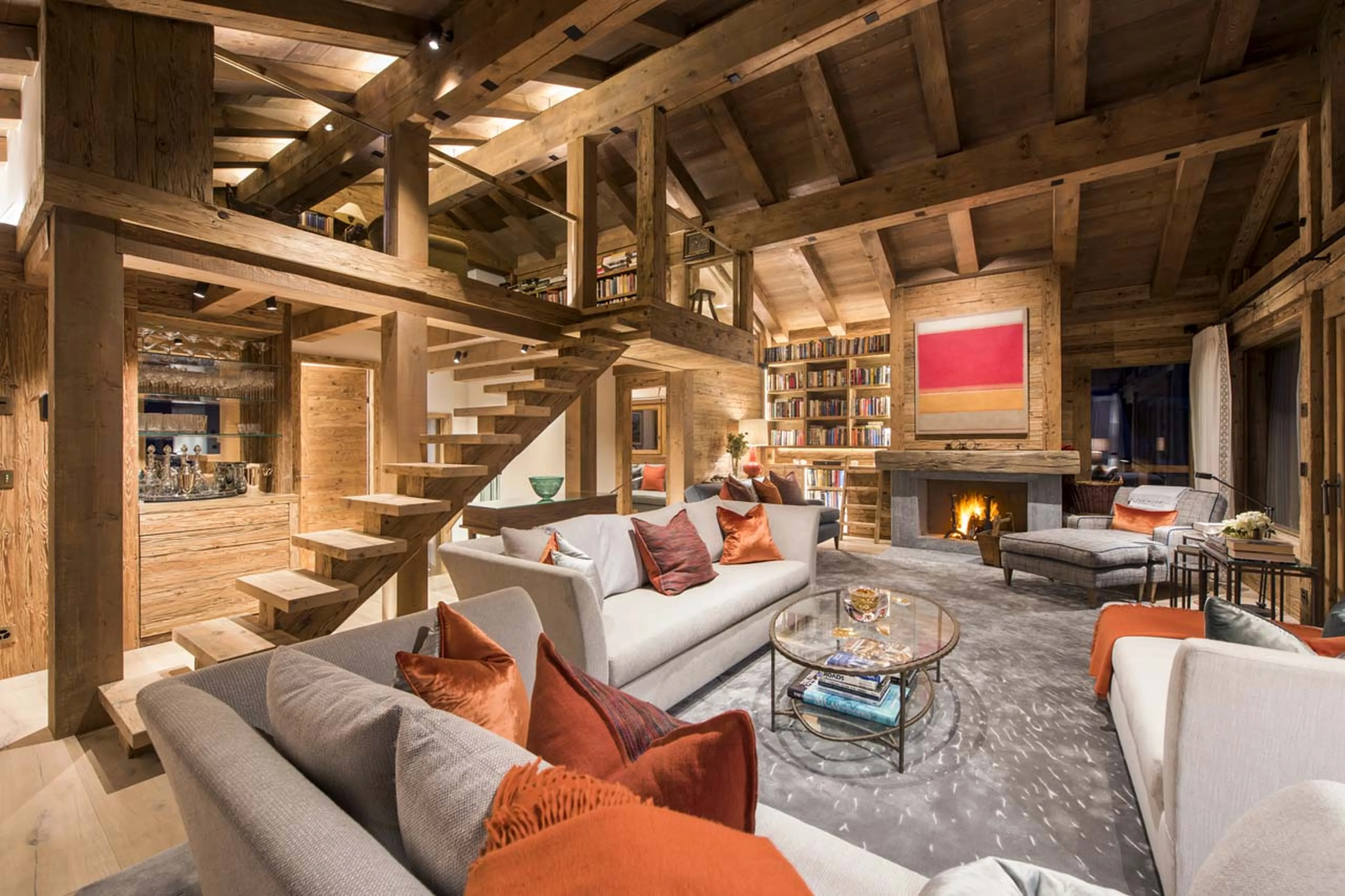 Cosy living area at night of Chalet Les Etrennes in Verbier