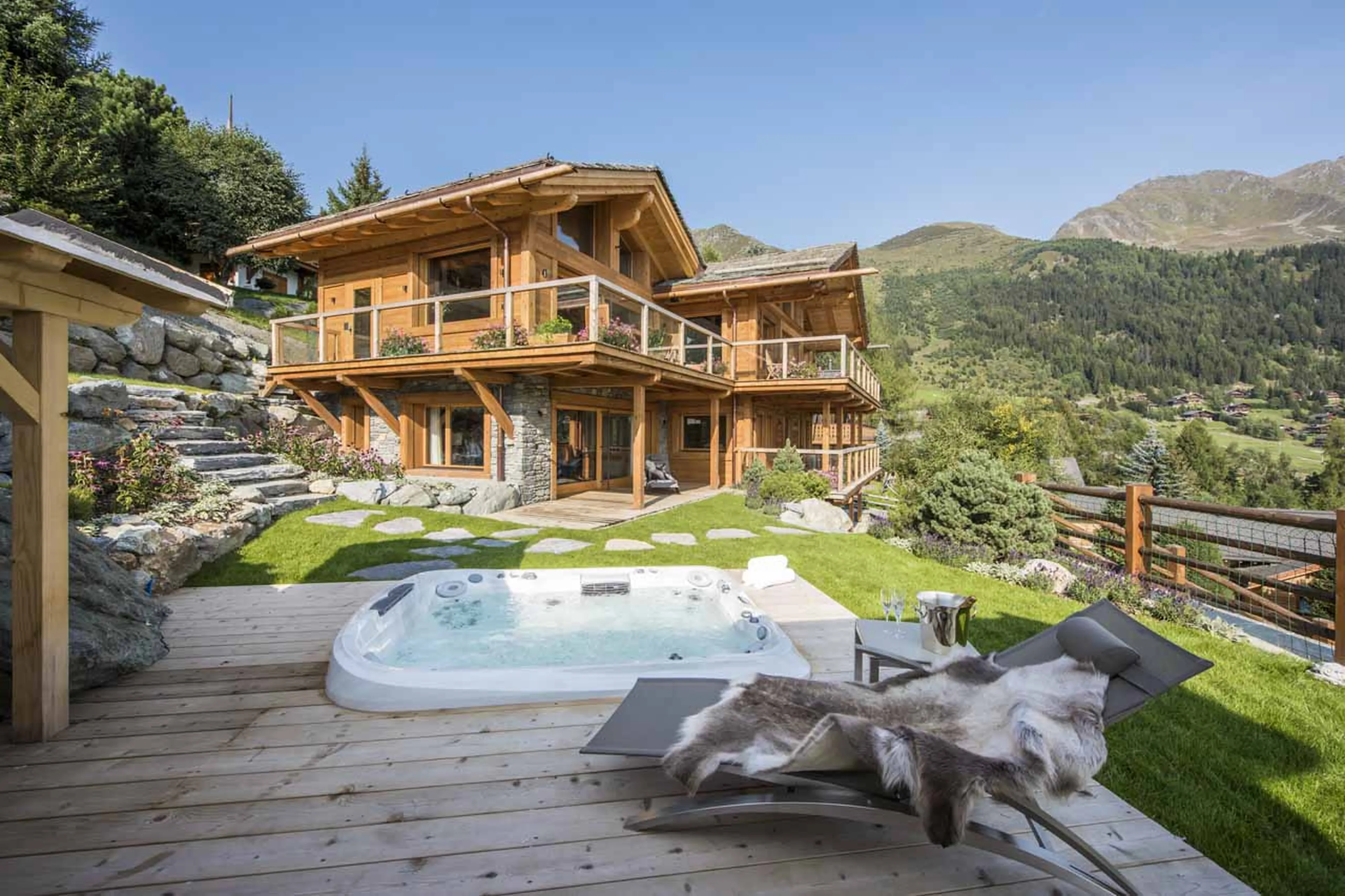 Exterior of Chalet Les Etrennes in summer