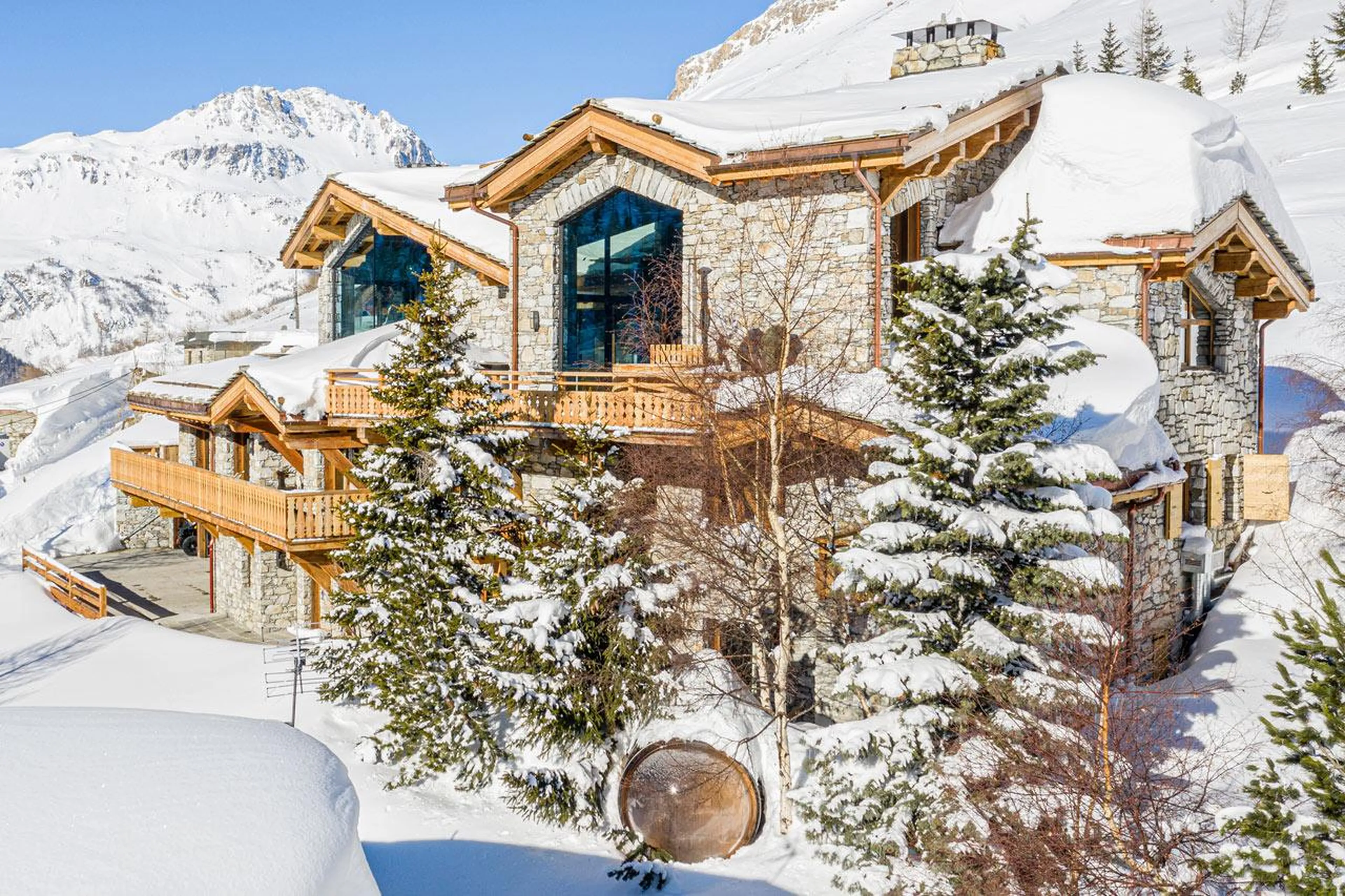 Exterior of Les Ours in Val d'Isere