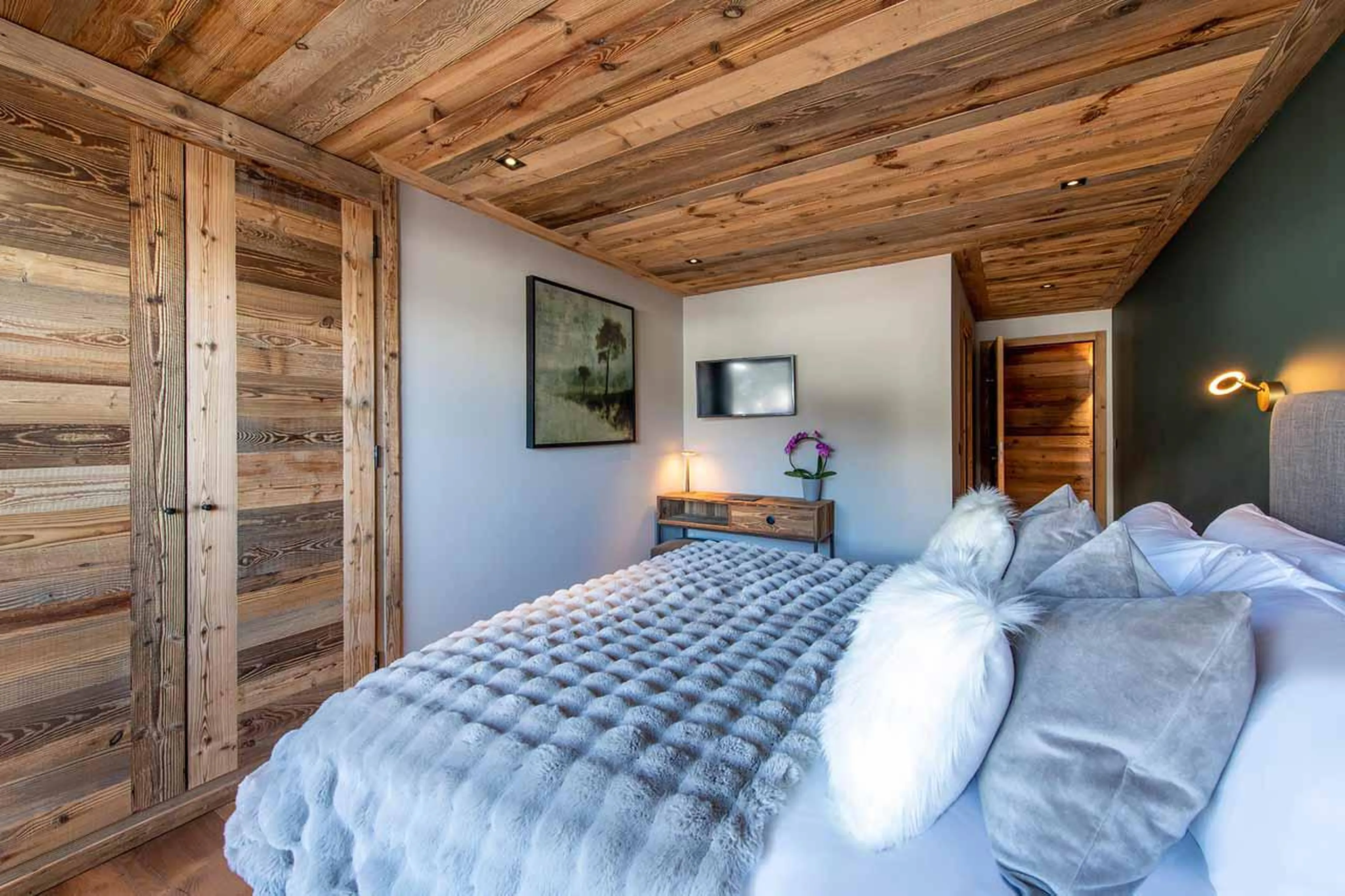 Double bedroom at Chalet les Sapins in Les Gets