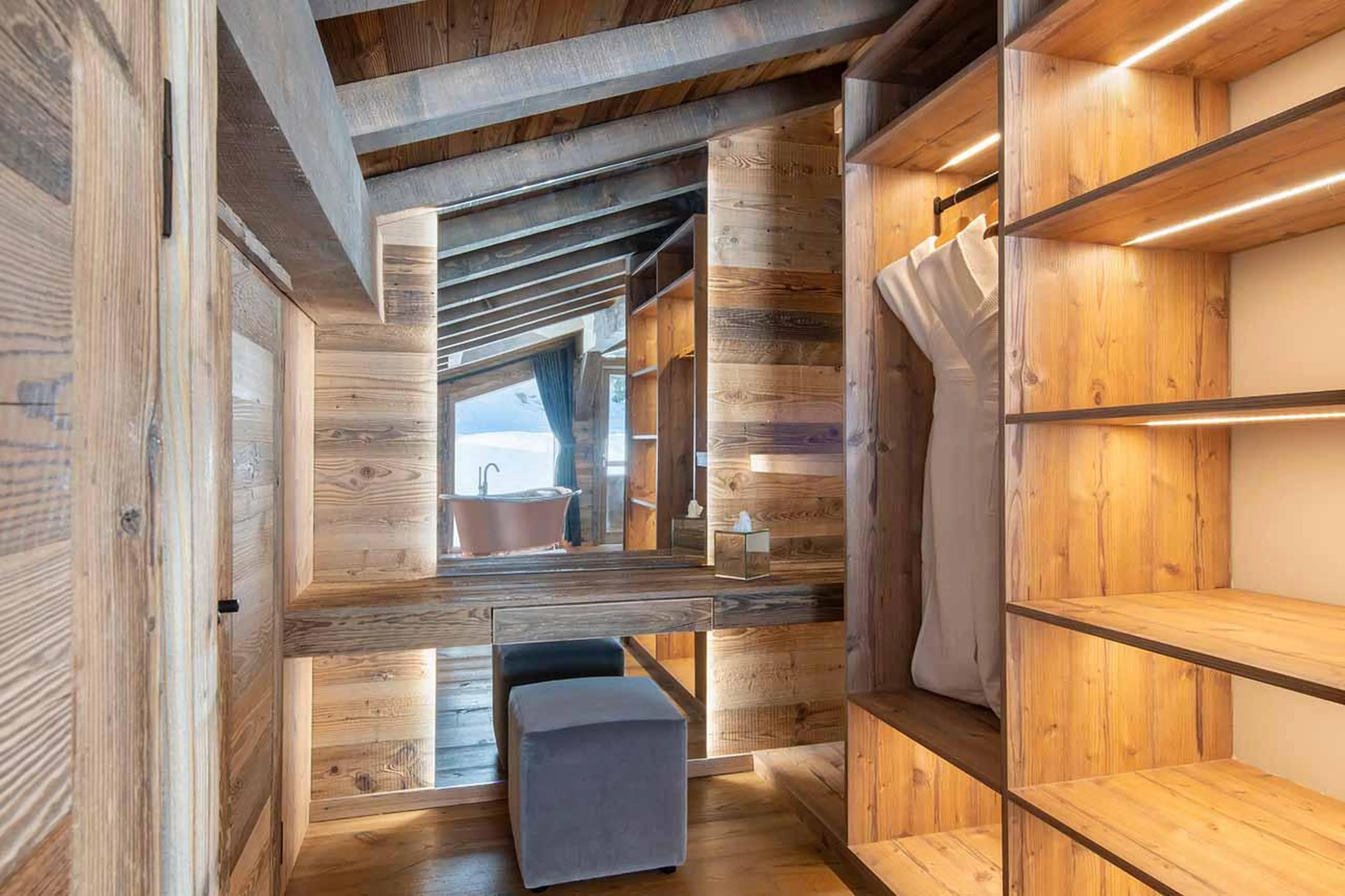 Walk-in wardrobe at Chalet les Sapins in Les Gets