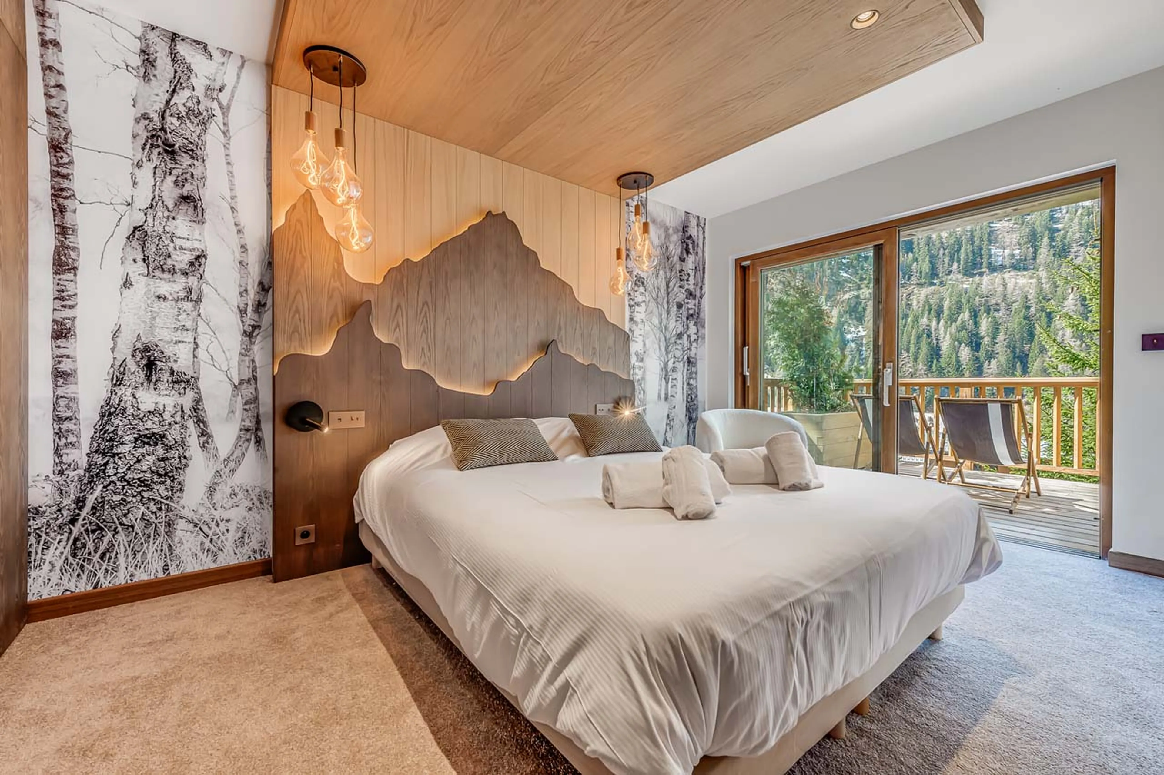 Double bedroom in Chalet Les Sources de la Davie, Tignes