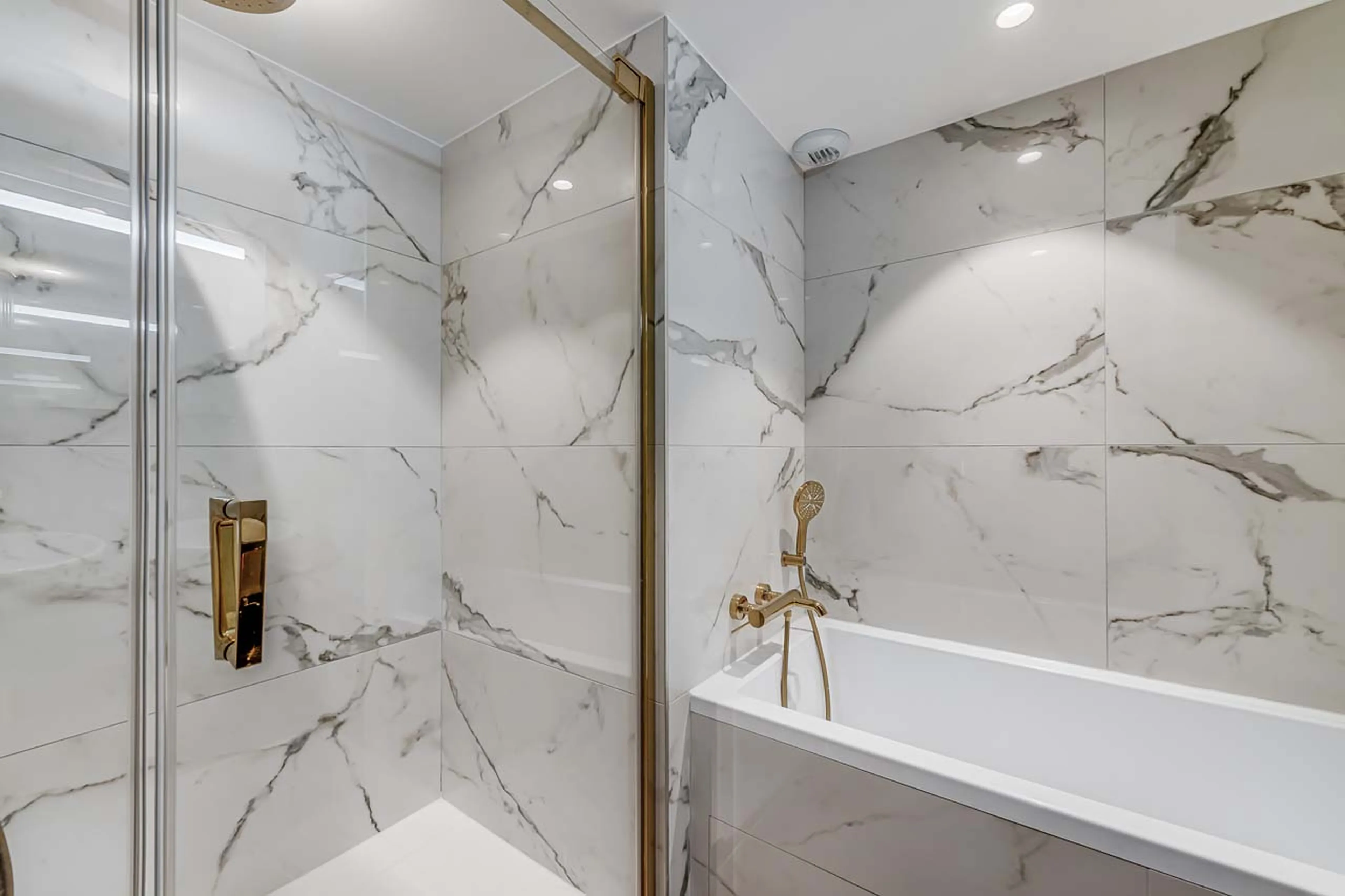 En-suite bathroom in Chalet Les Sources de la Davie, Tignes