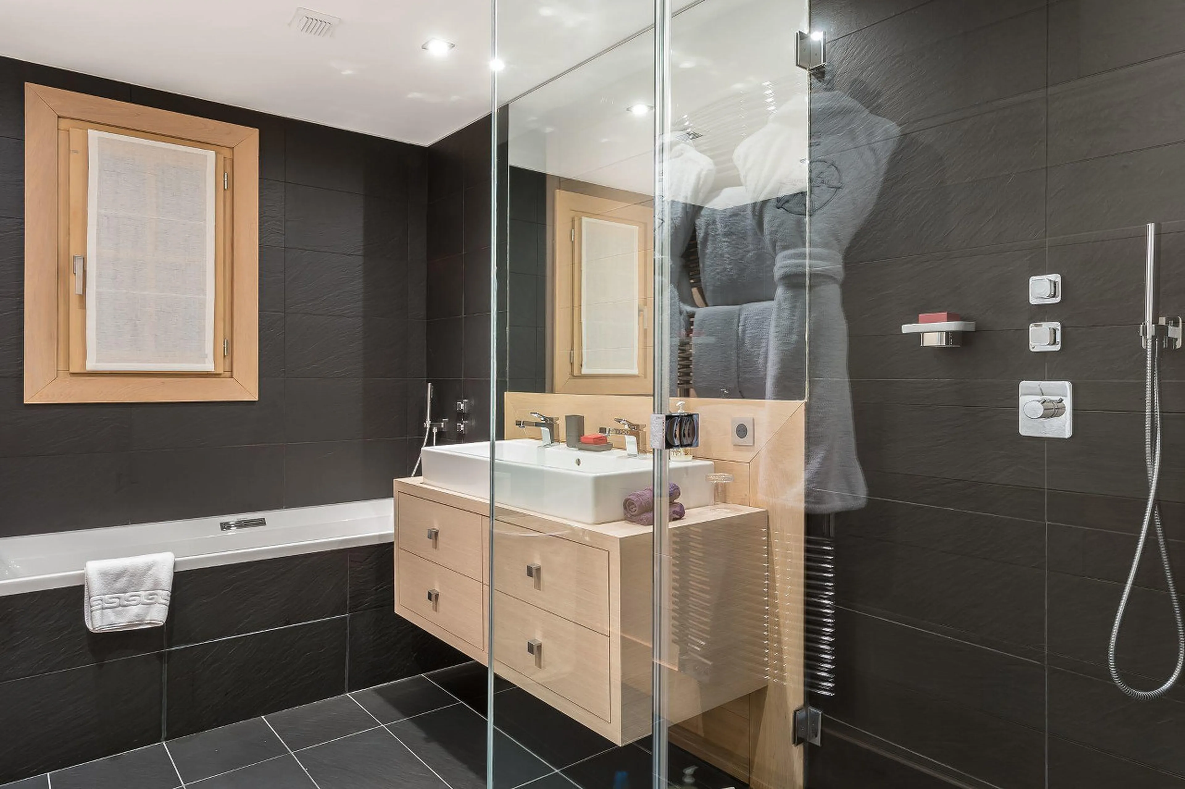 Bathroom with bath, shower and separate WC in Chalet Licorne in Courchevel 1650