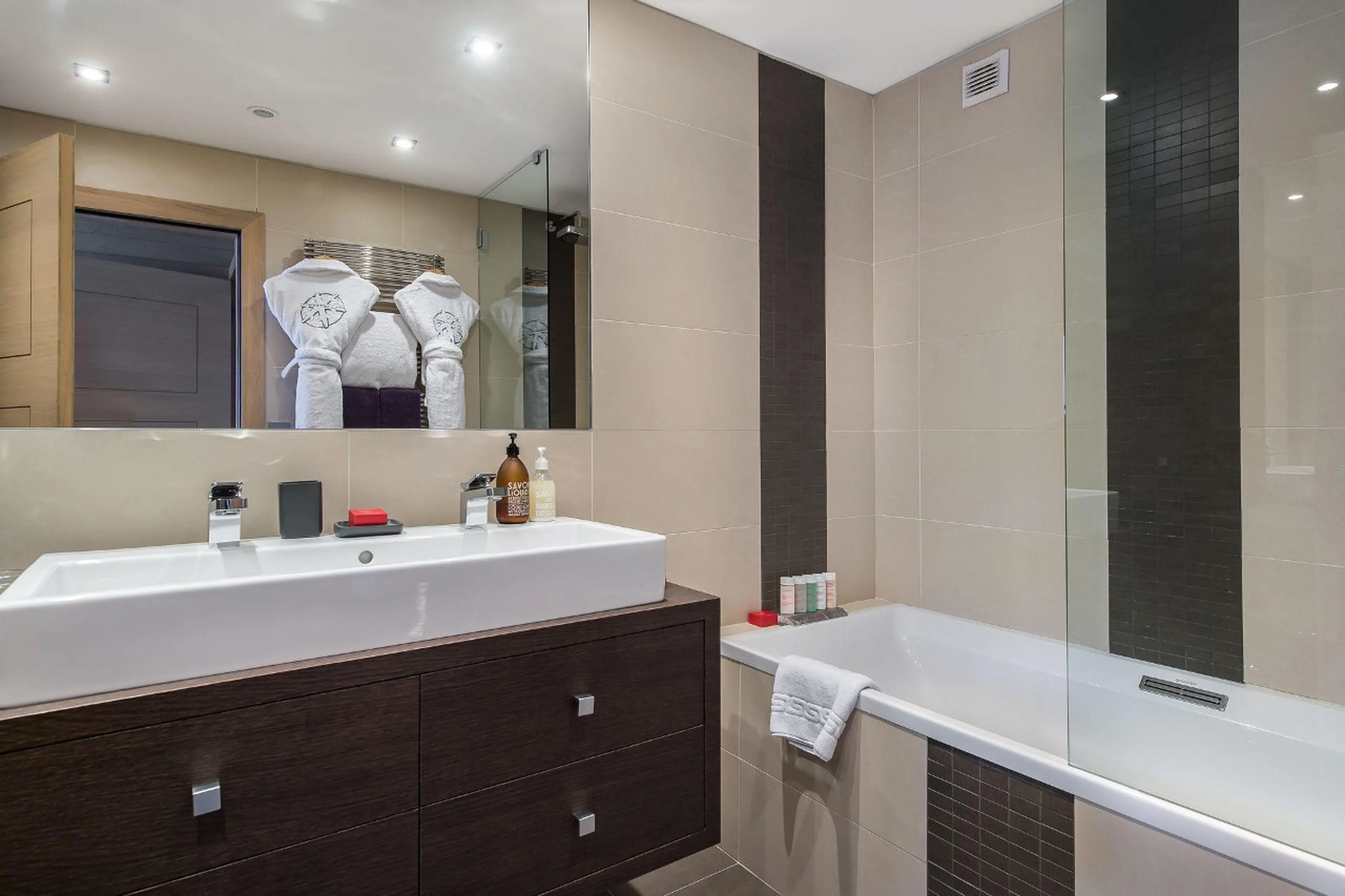 En suite bathroom of double bedroom in Chalet Licorne in Courchevel 1650