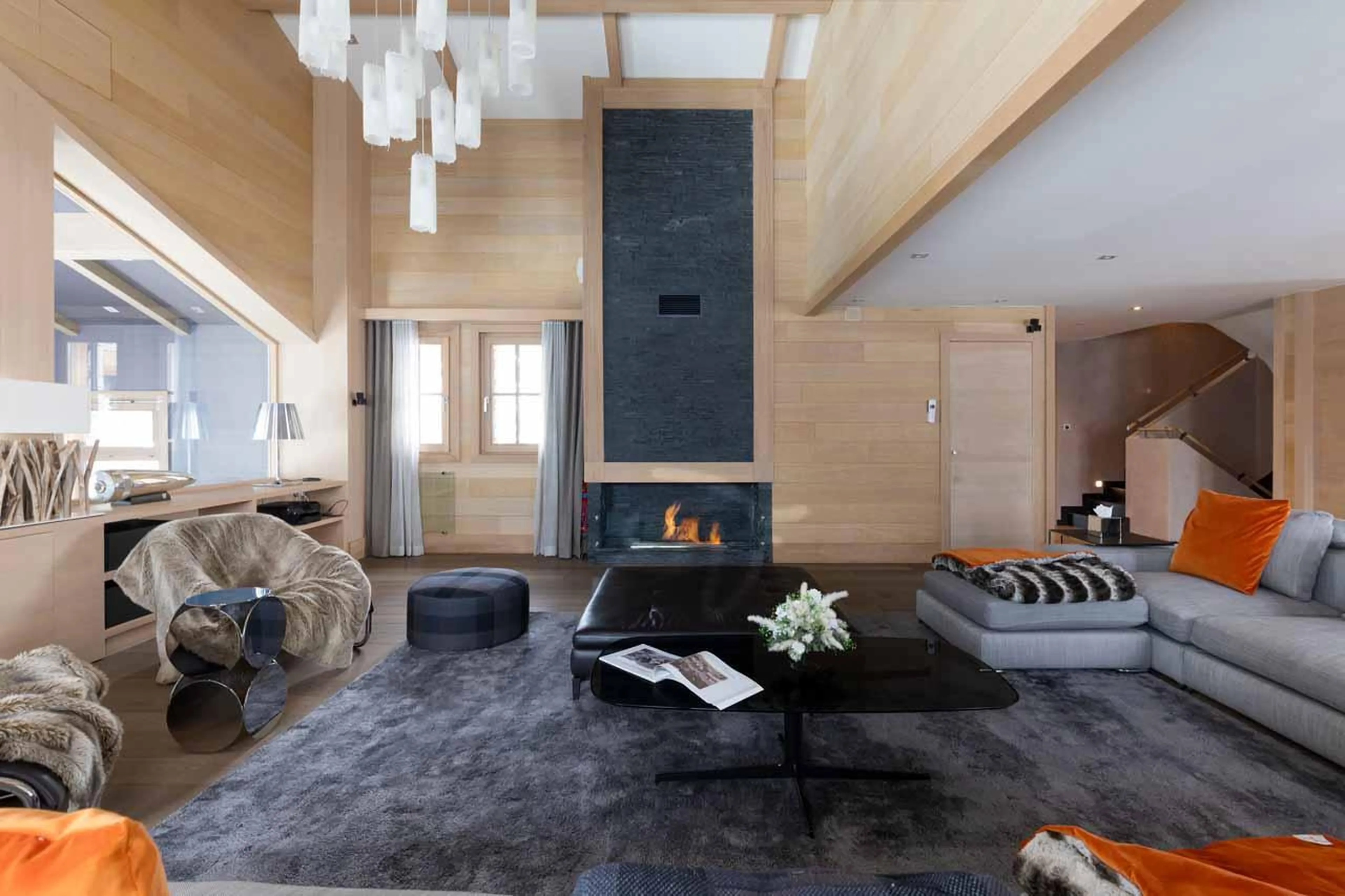 Well-furnished living area on the first floor of Chalet Licorne in Courchevel 1650