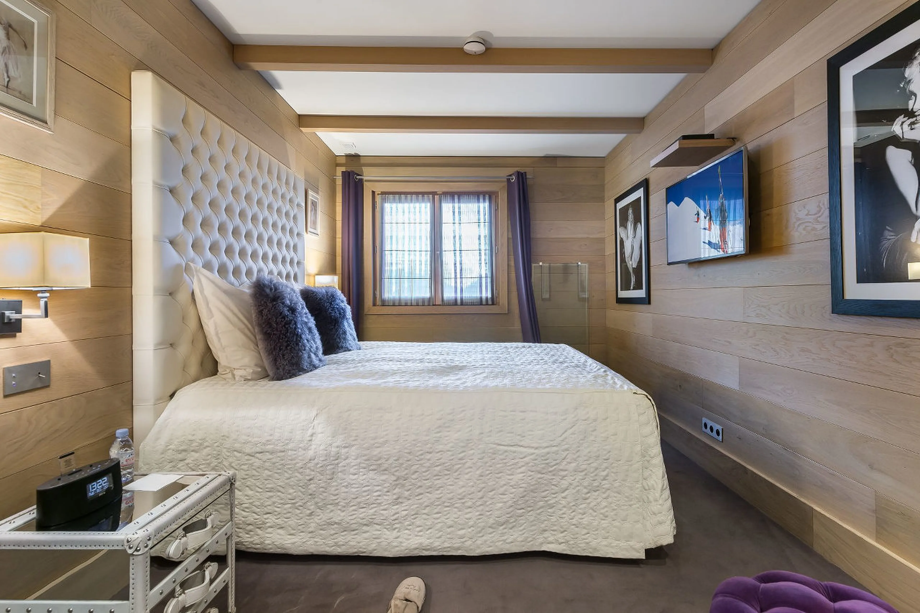 Chalet Licorne des Neiges in Courchevel 1650 has a fith double bedroom with a queen size bed