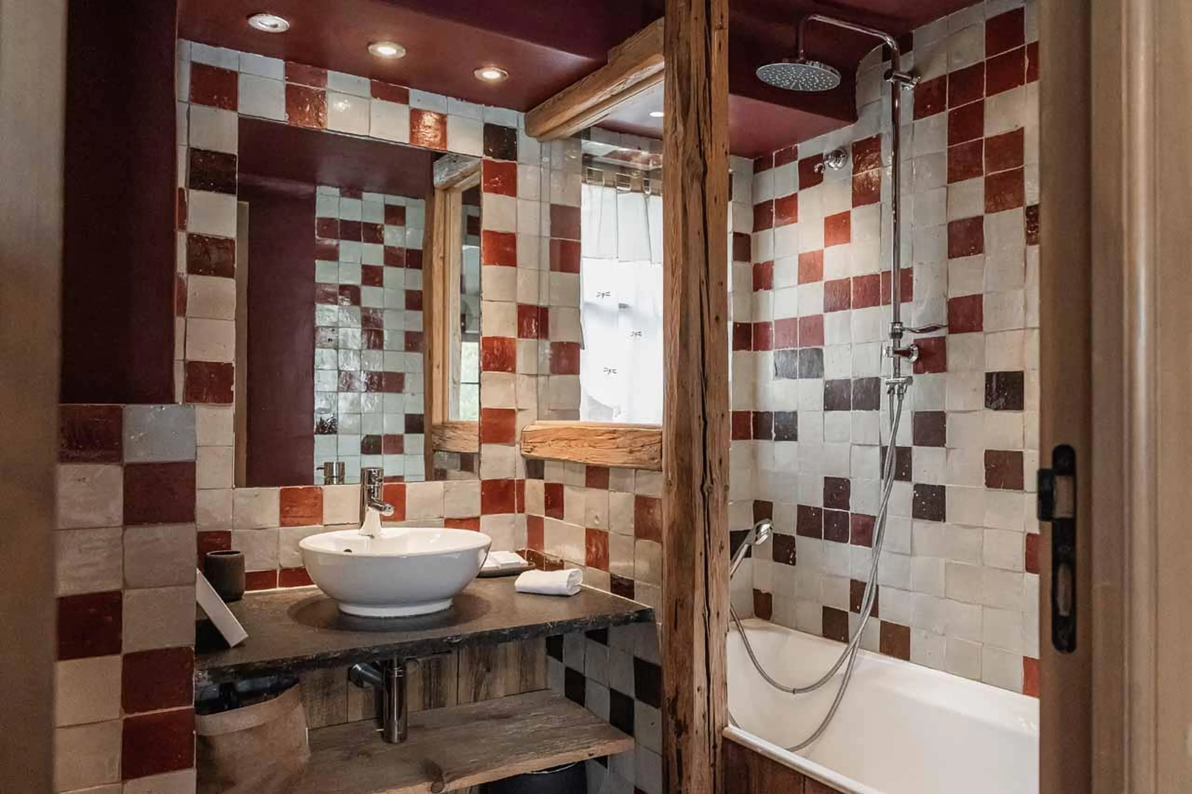 En-suite bathroom in Chalet Lievre Blanc, Val d'Isere