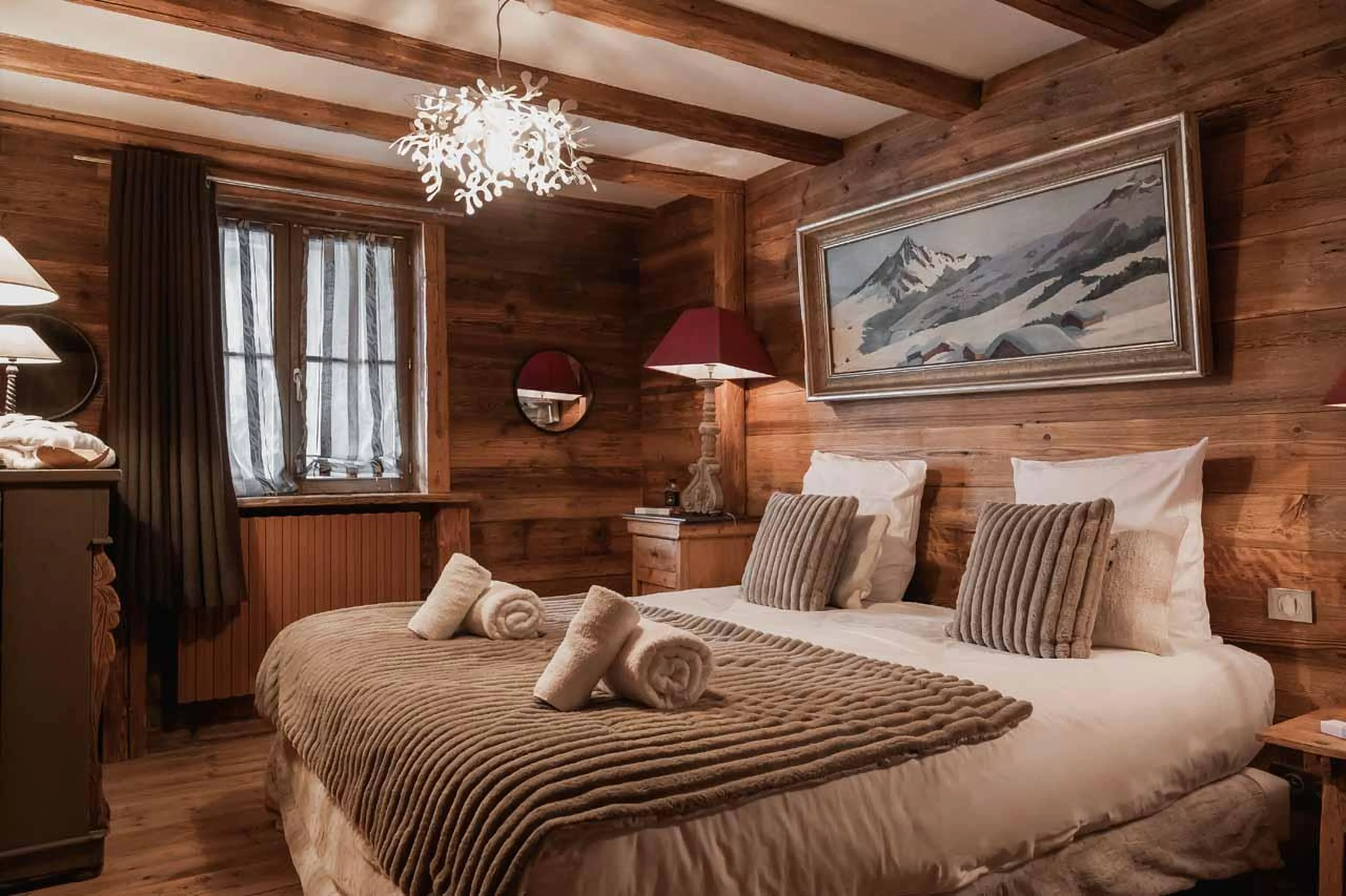 Double bedroom with en-suite shower room in Chalet Lievre Blanc, Val d'Isere