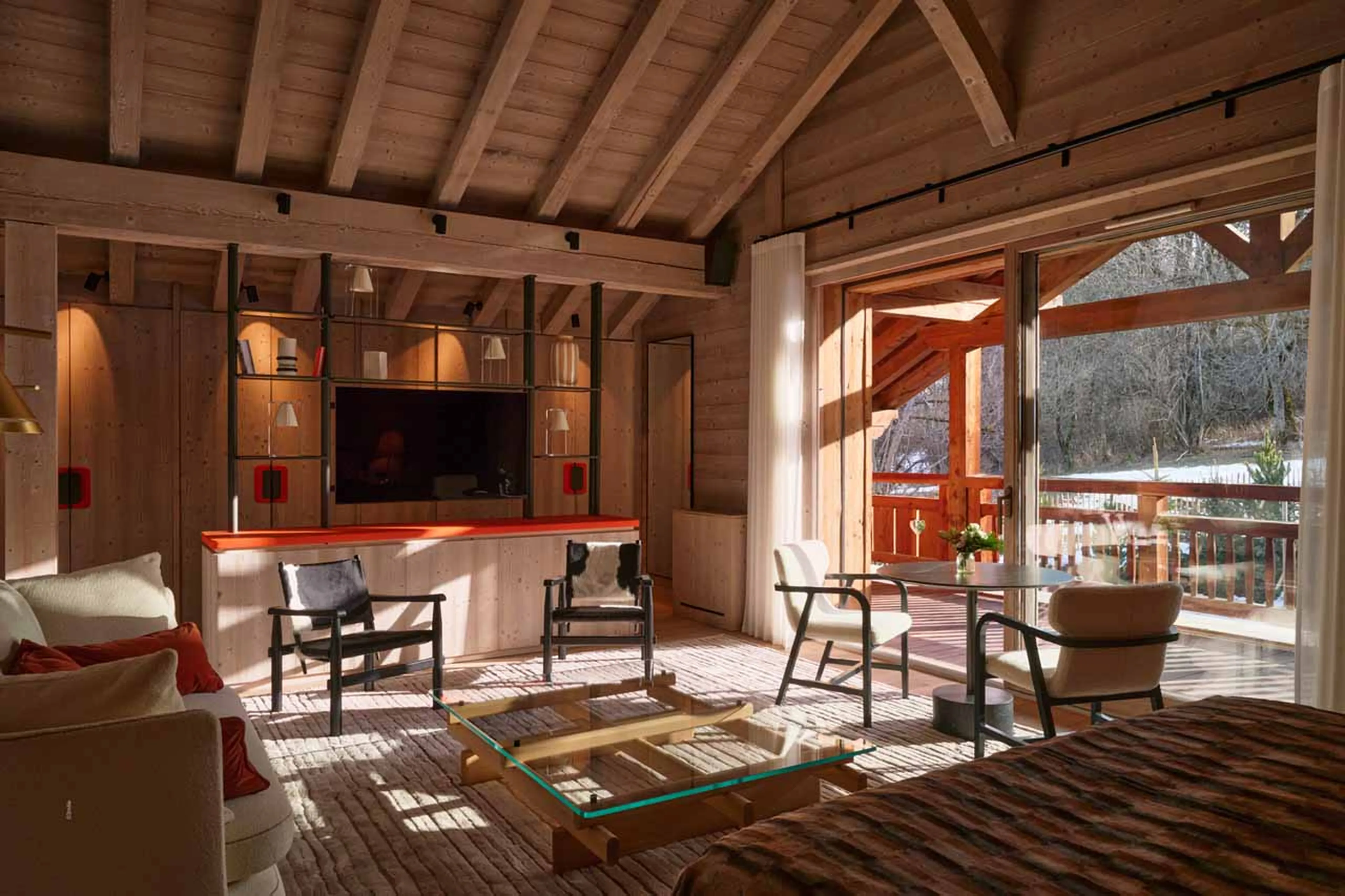 Bedroom 1 sofa at Chalet L'Oree in Meribel