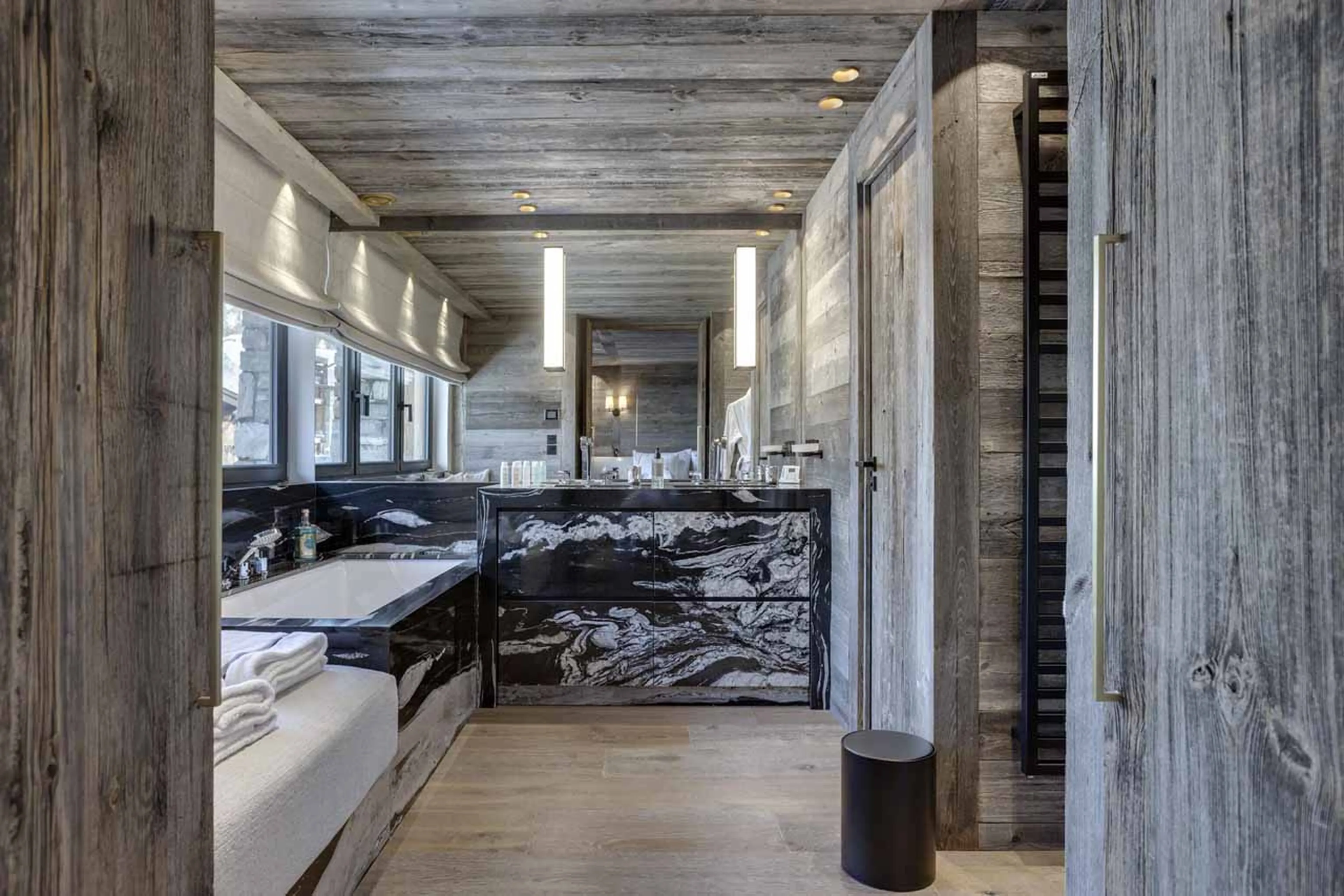 Bedroom 1 en-suite at Chalet L'Ours Blanc in Val d'Isere