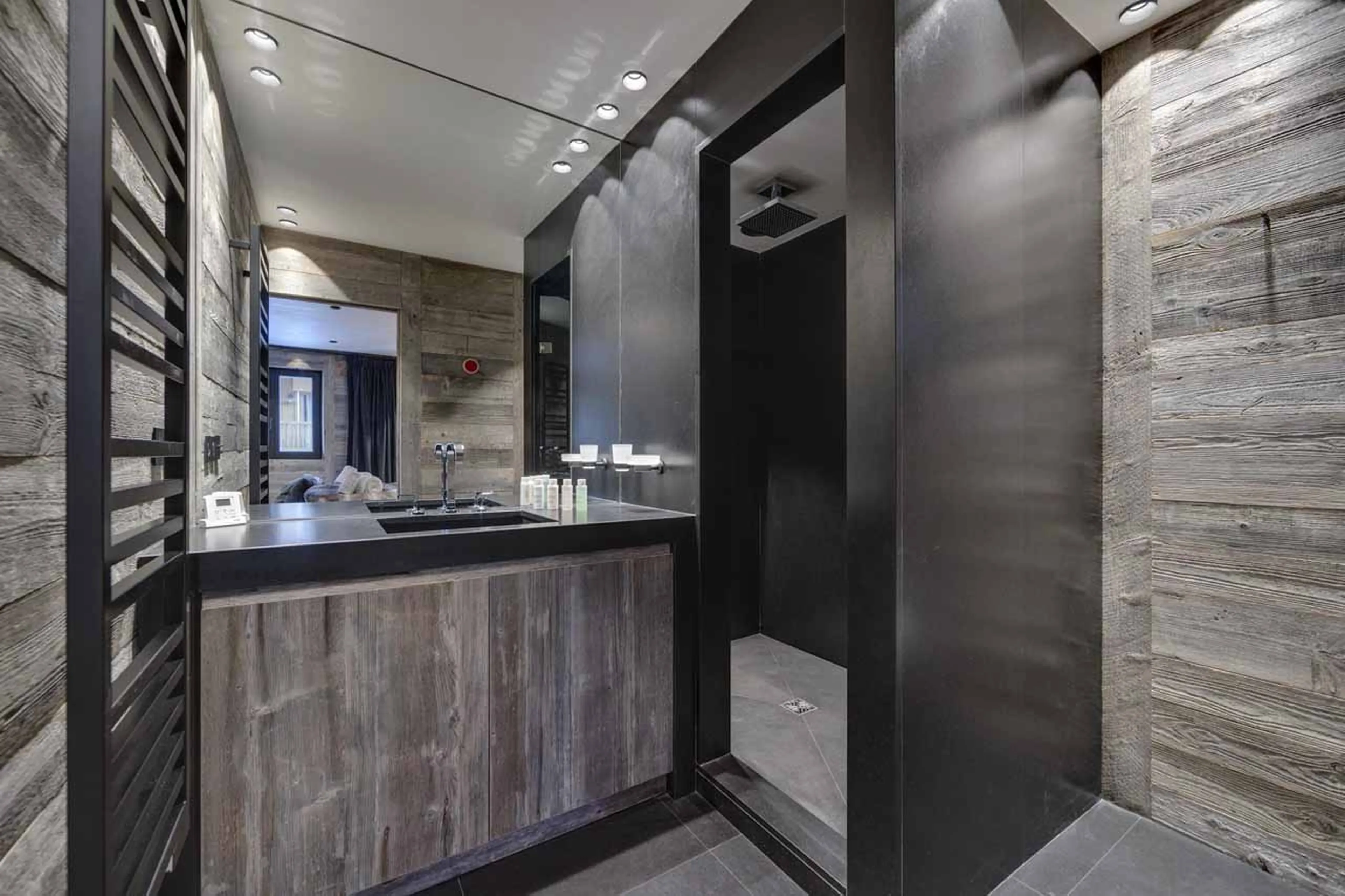 Bedroom 2 en-suite at Chalet L'Ours Blanc in Val d'Isere