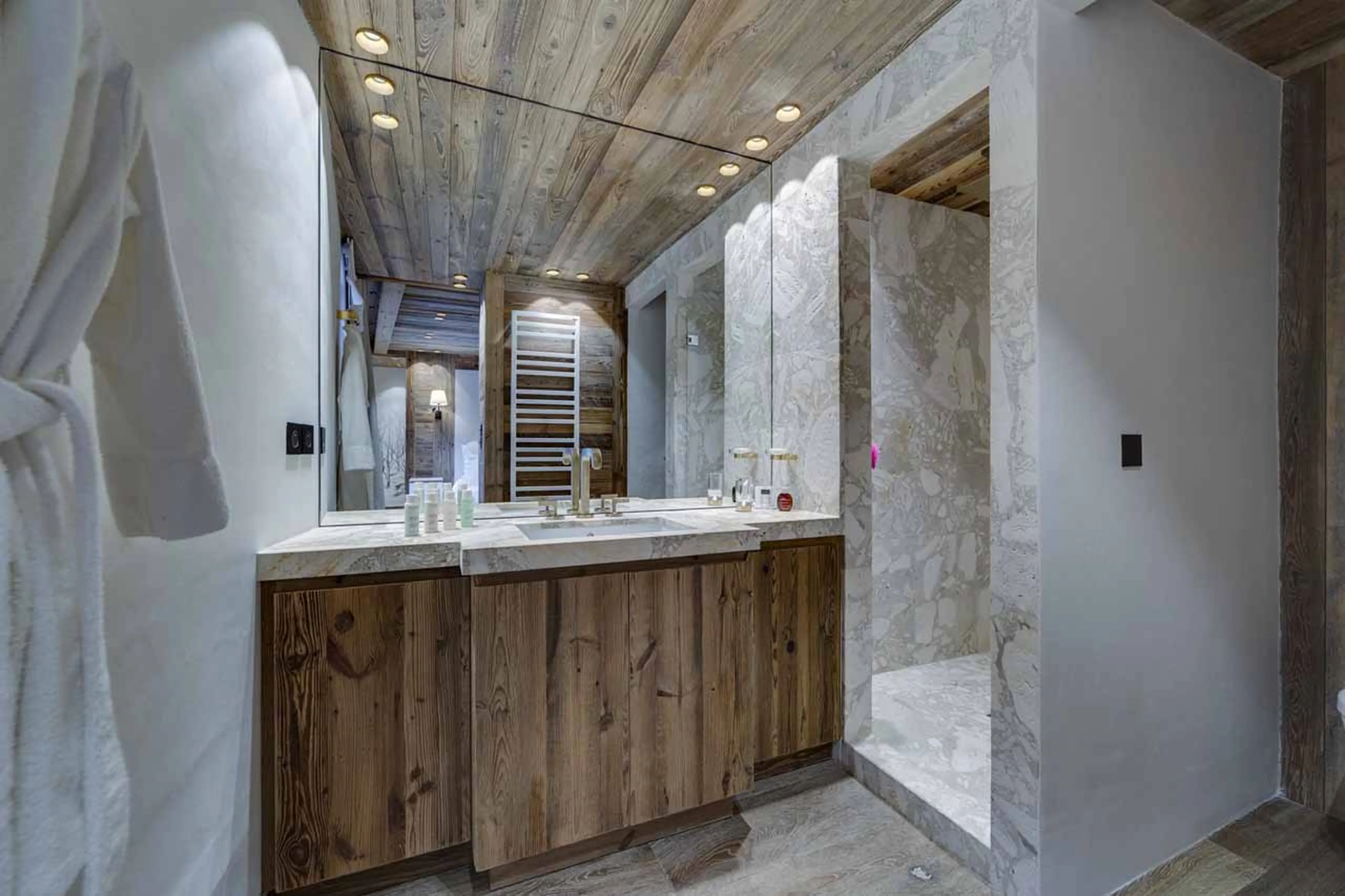 Bedroom 4 en-suite at Chalet L'Ours Blanc in Val d'Isere