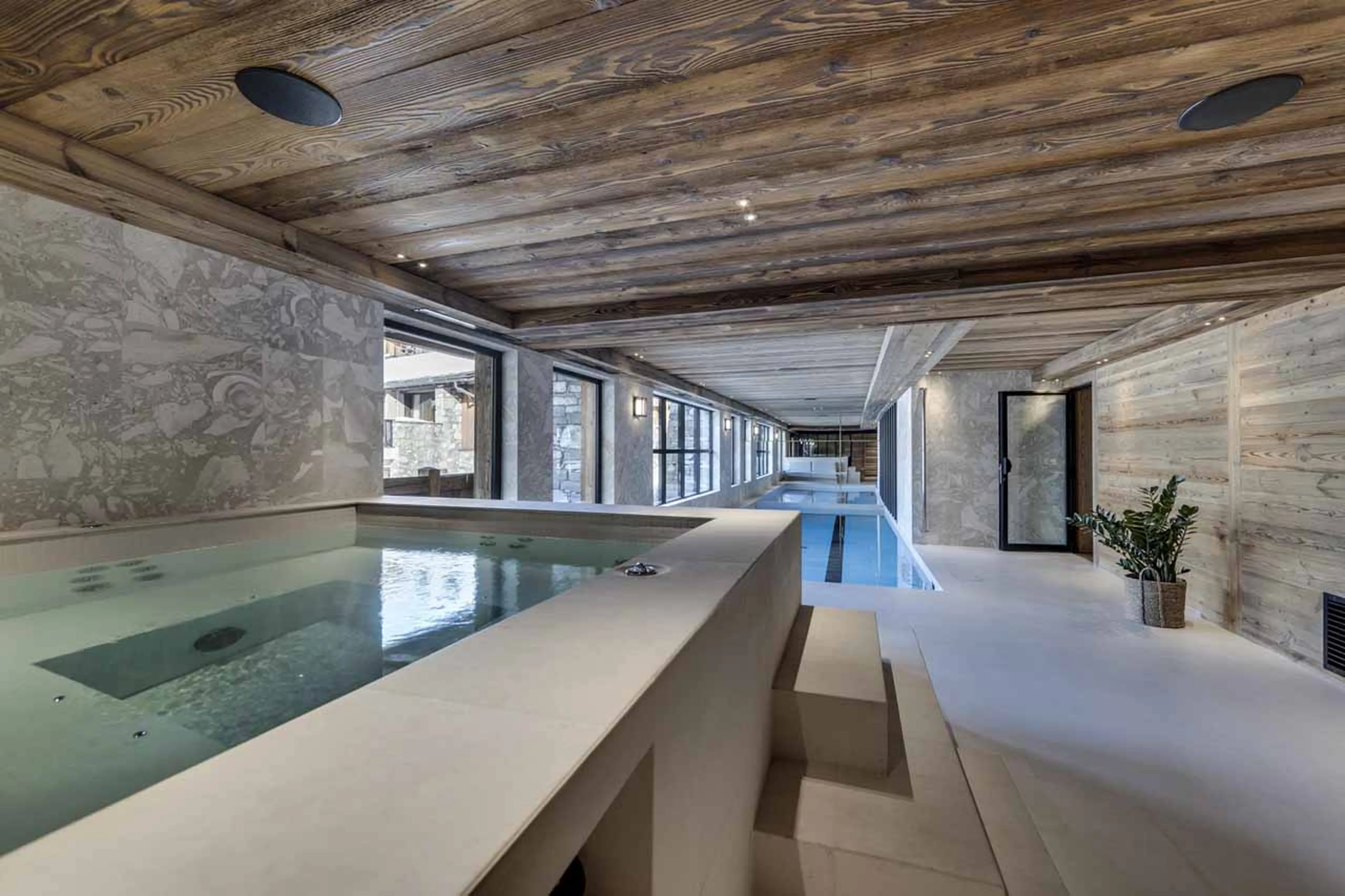 Hot tub and pool at Chalet L'Ours Blanc in Val d'Isere