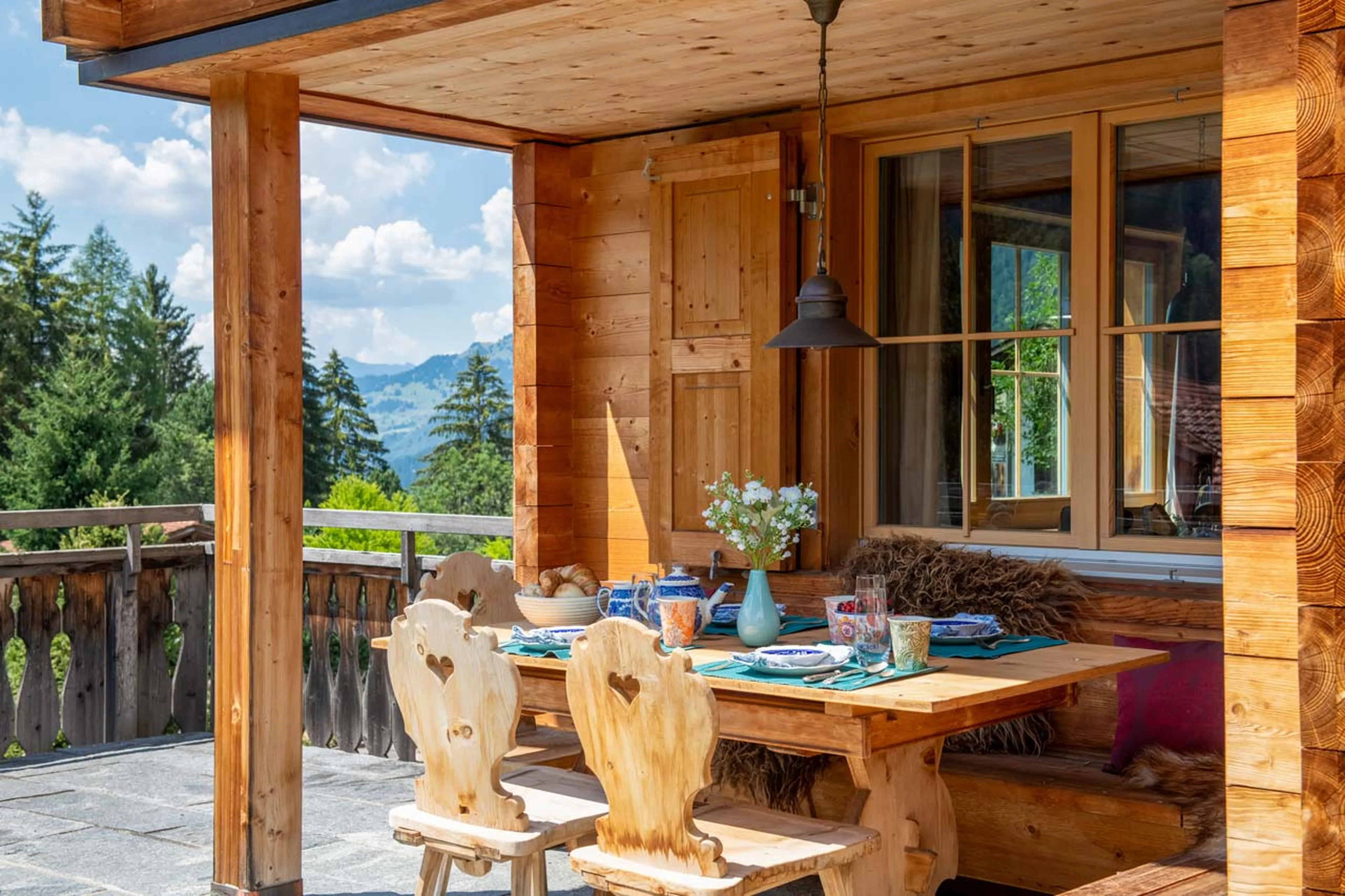 Alfresco dining at Chalet Leugisland in Klosters