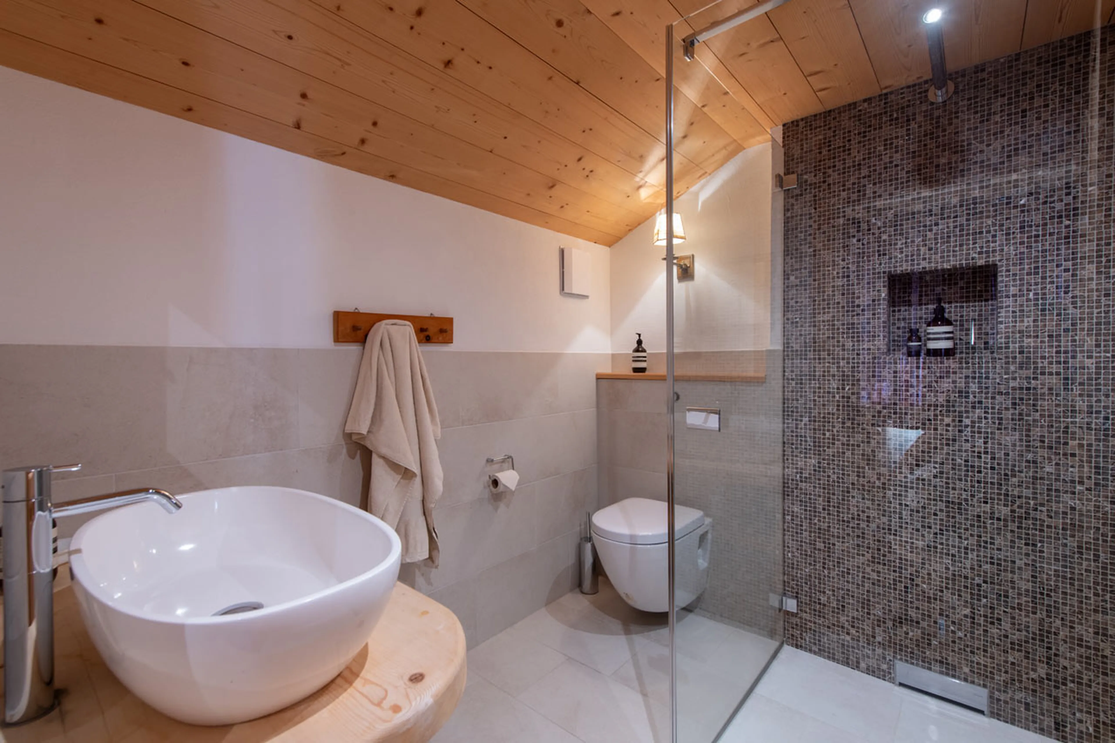 En-suite shower room at Chalet Leugisland in Klosters