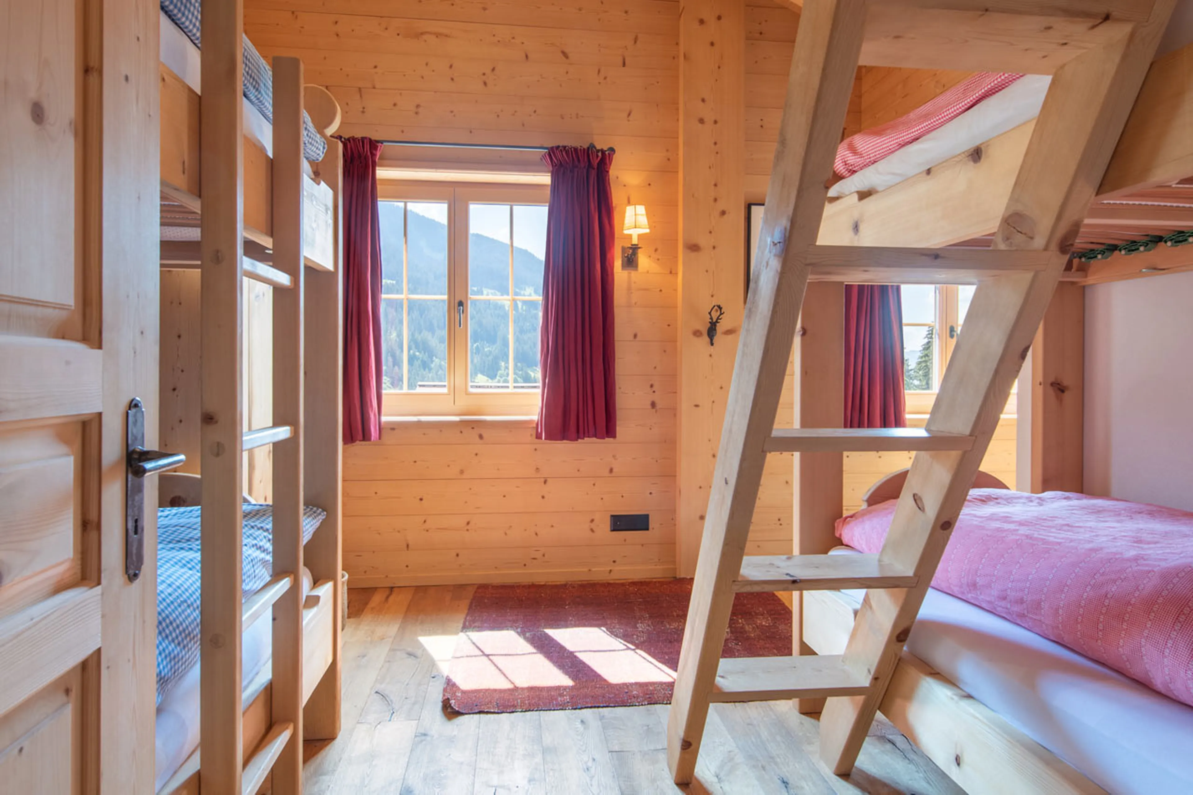 Bedroom with two bunk beds in Chalet Luegisland in Klosters