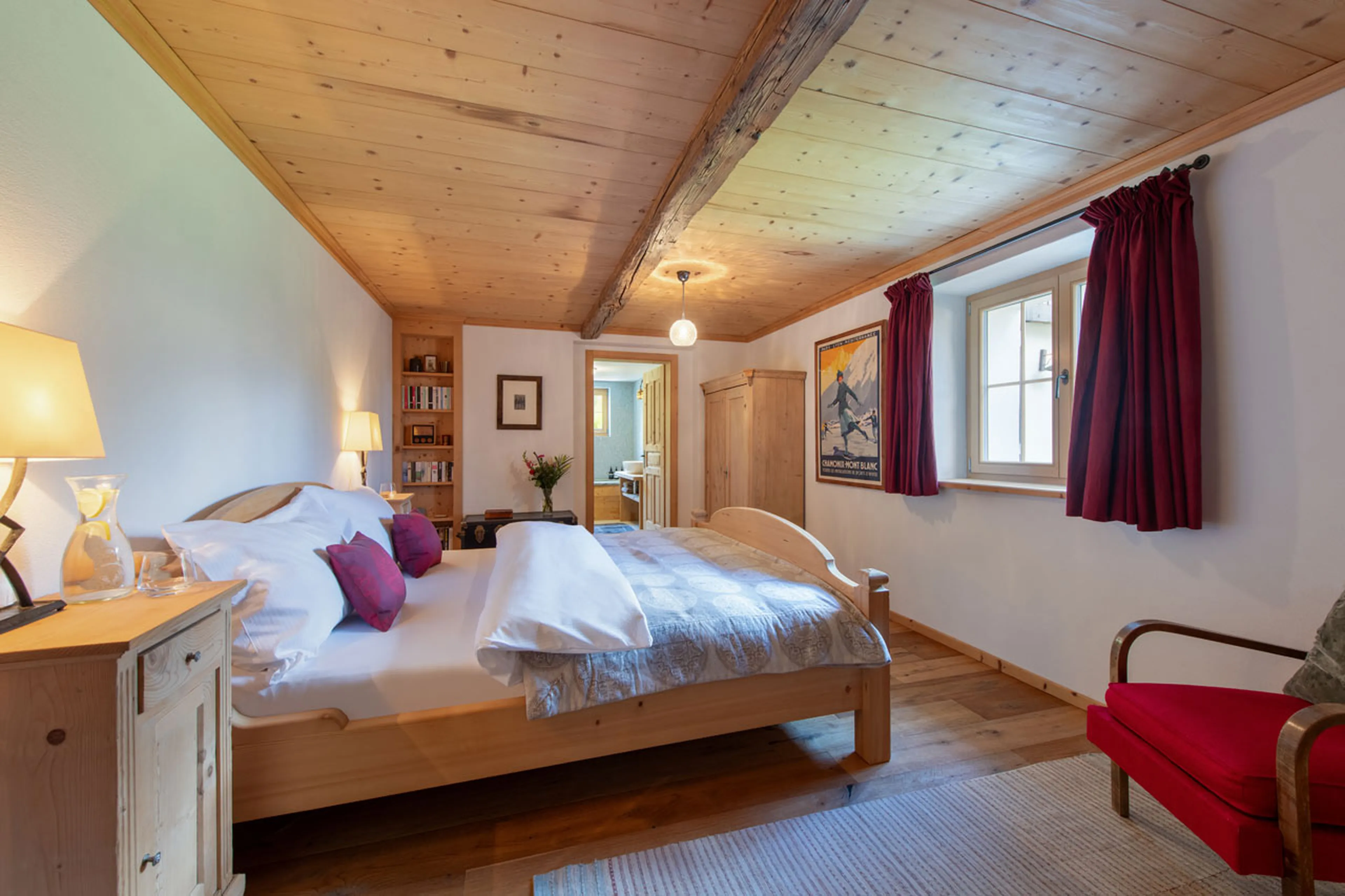 Bedroom seating at Chalet Leugisland in Klosters