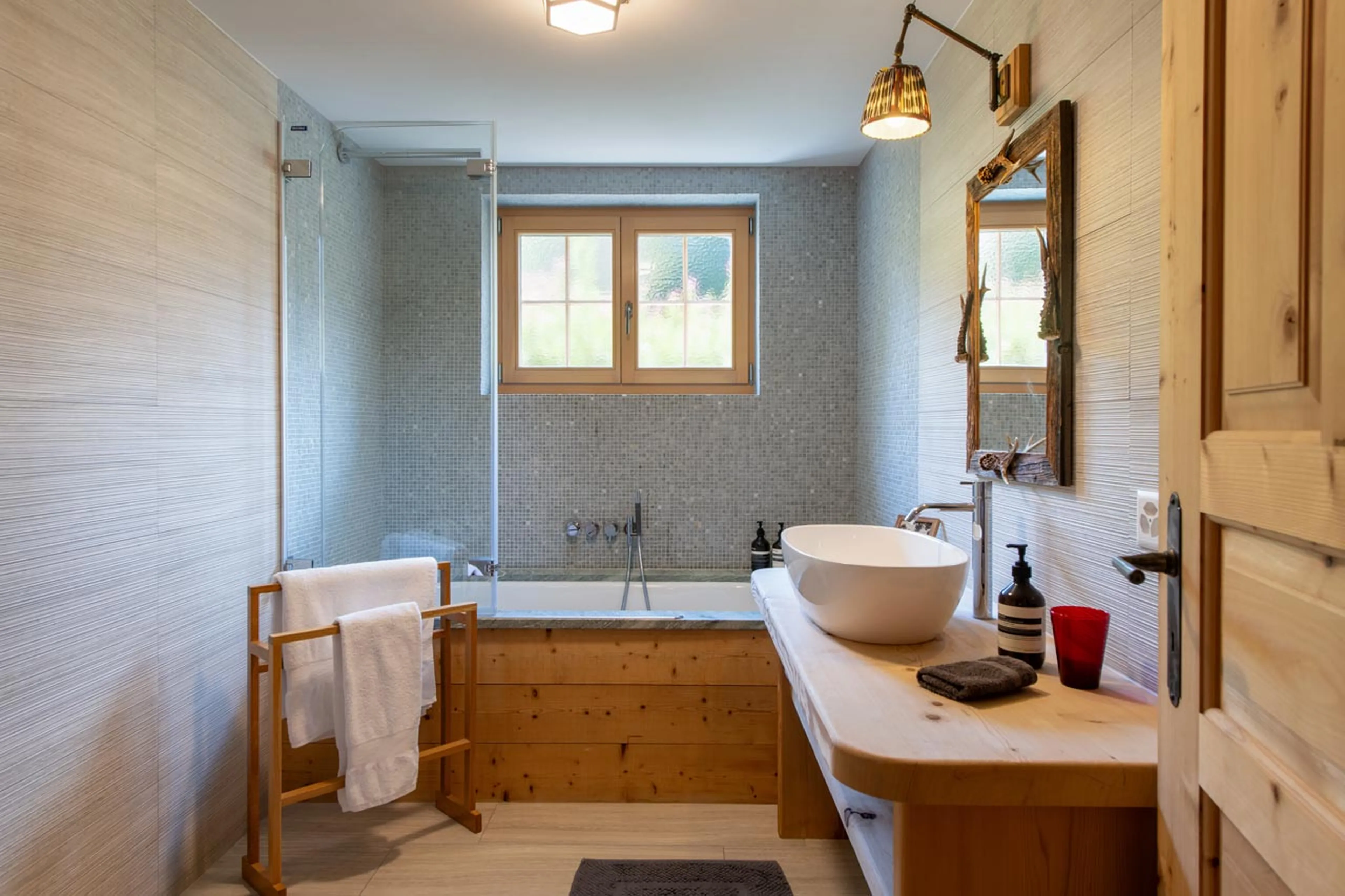 Bathroom four at Chalet Leugisland in Klosters