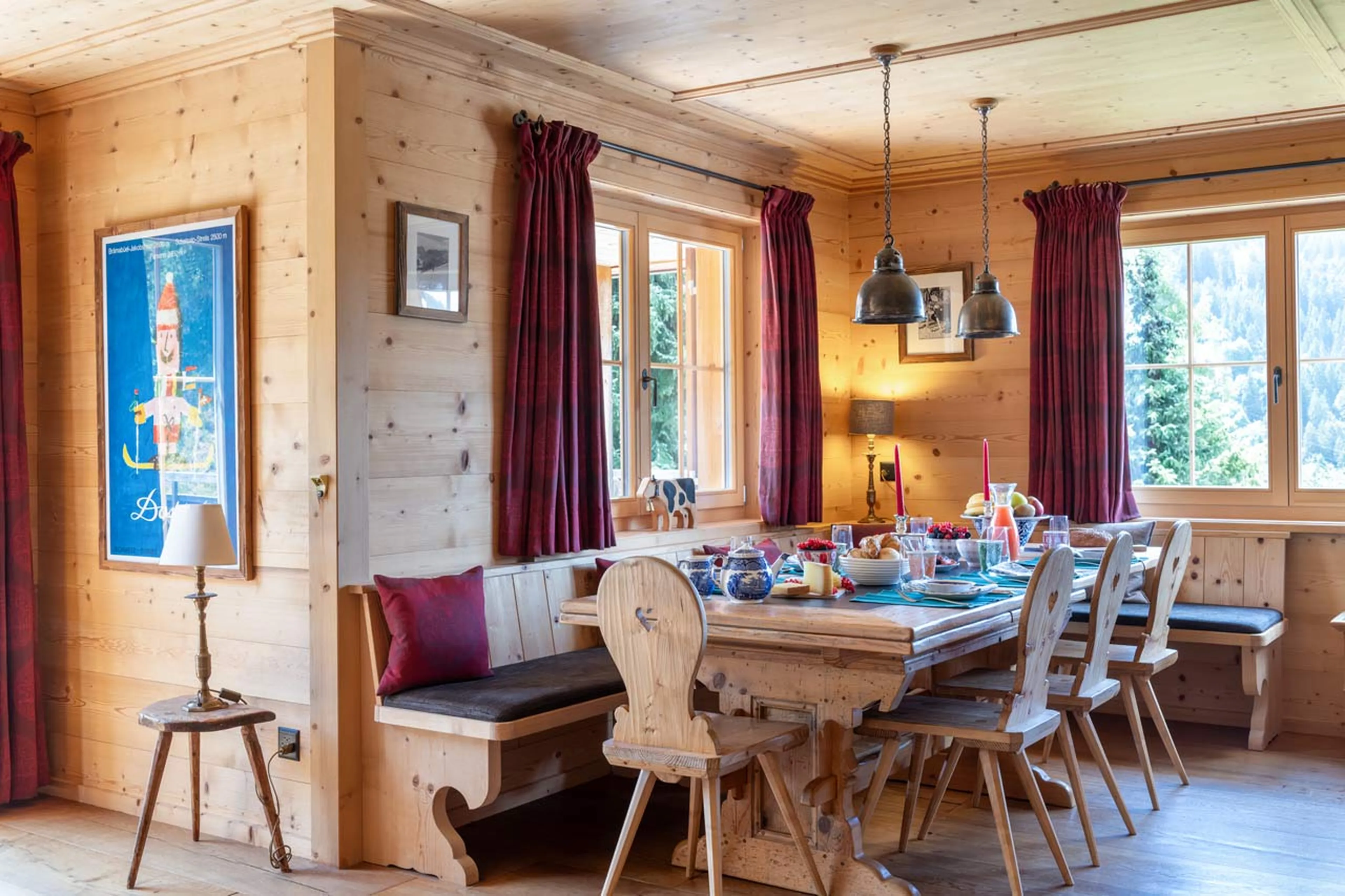 Breakfast corner at Chalet Leugisland in Klosters