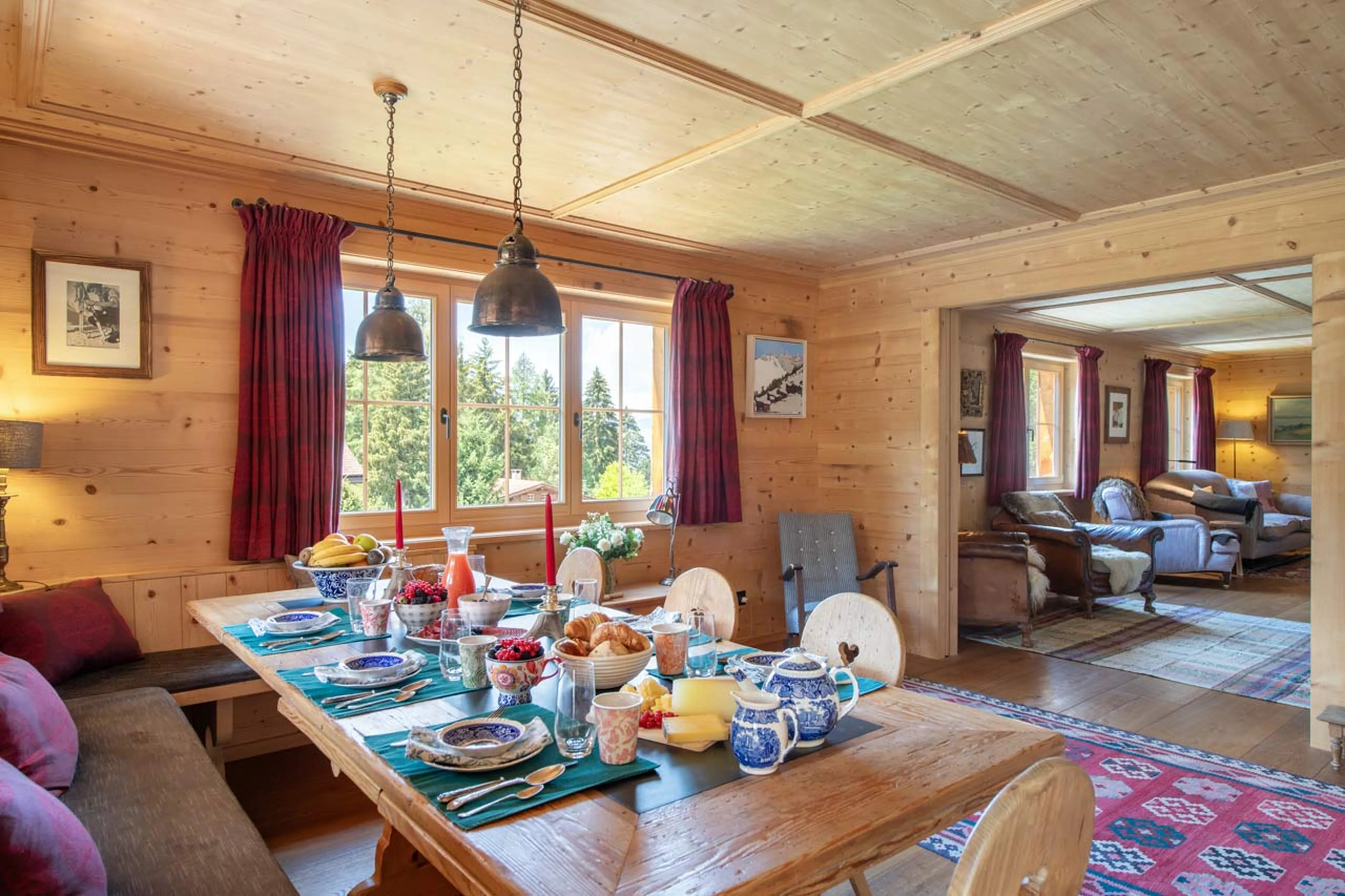 Dining area at Chalet Leugisland in Klosters