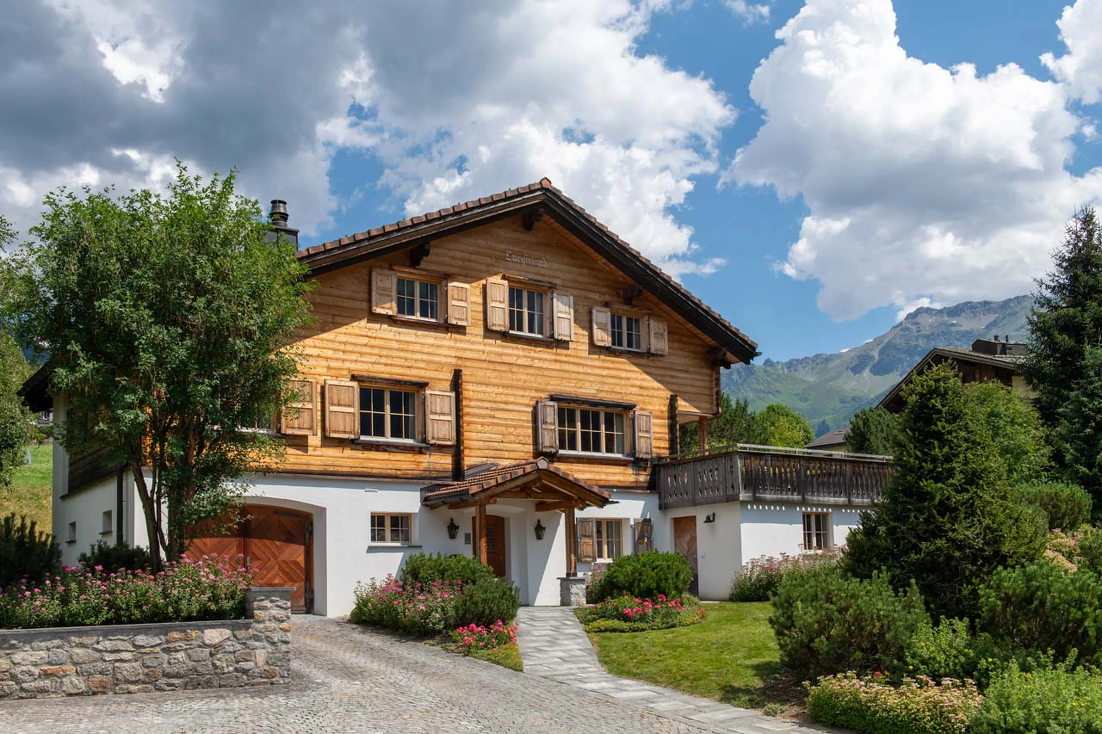Entrance to Chalet Leugisland in Klosters
