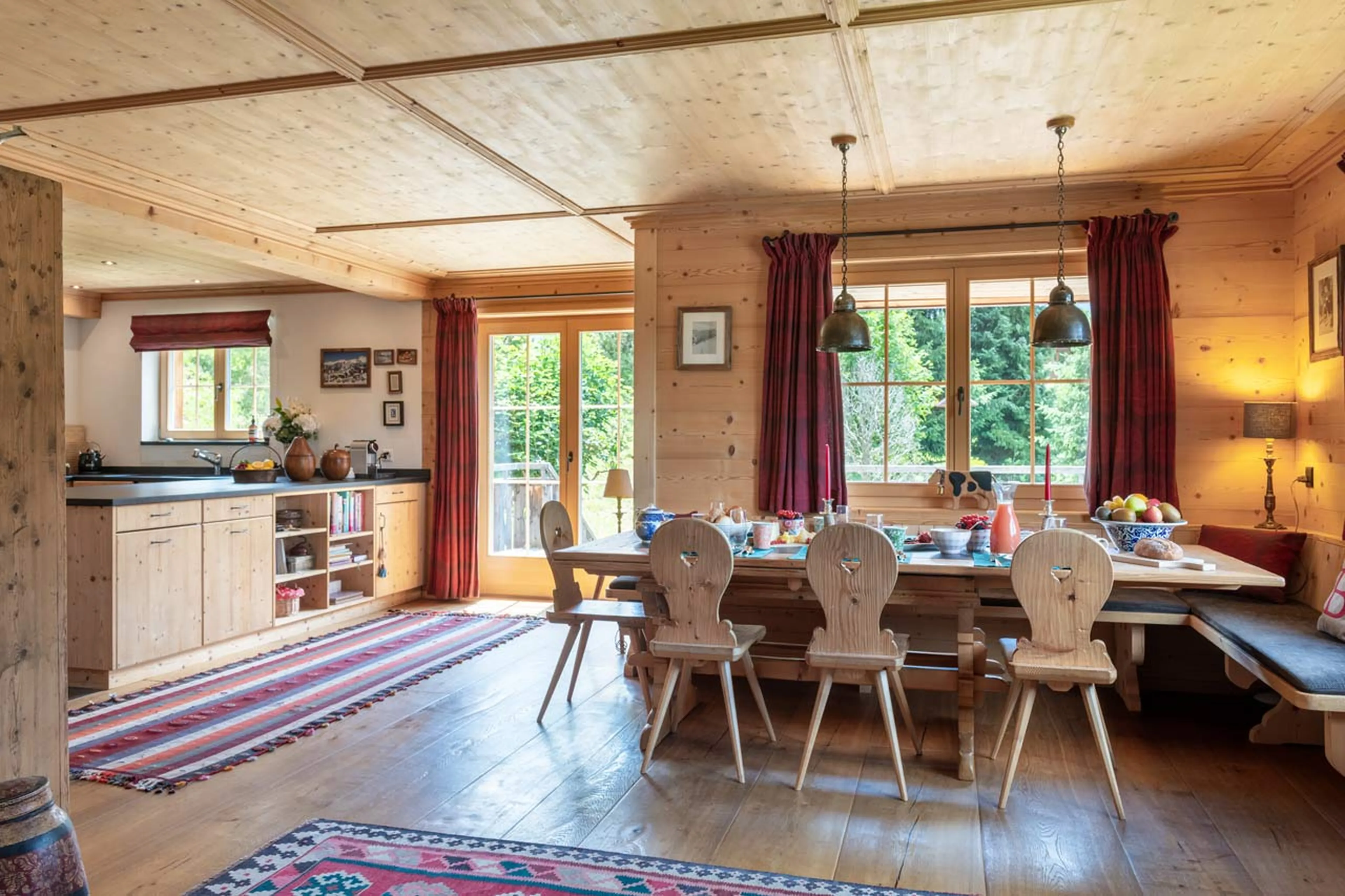 Open plan dining room/kitchen in Chalet Luegisland in Klosters