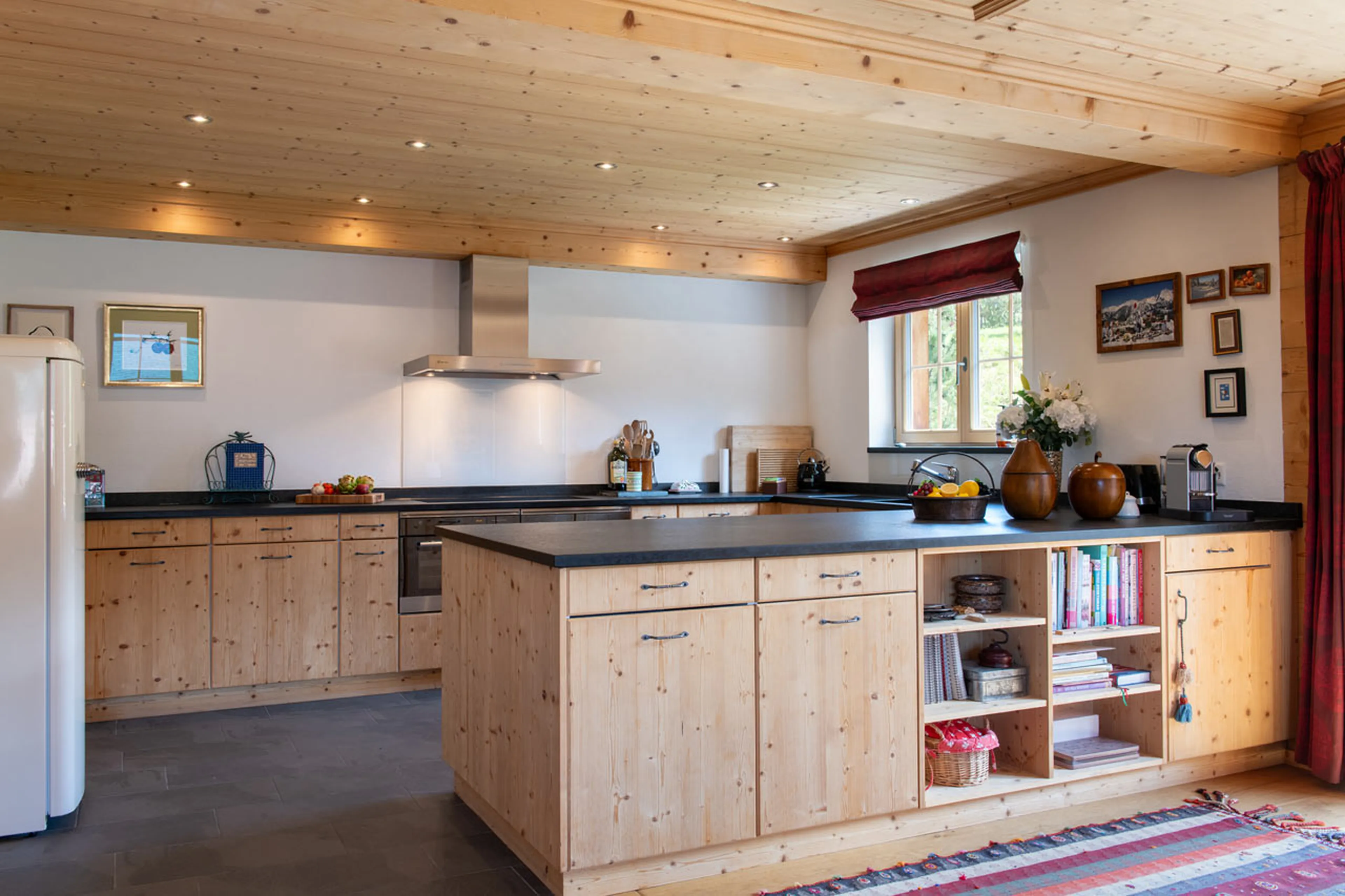 Modern kitchen in Chalet Leugisland in Klosters