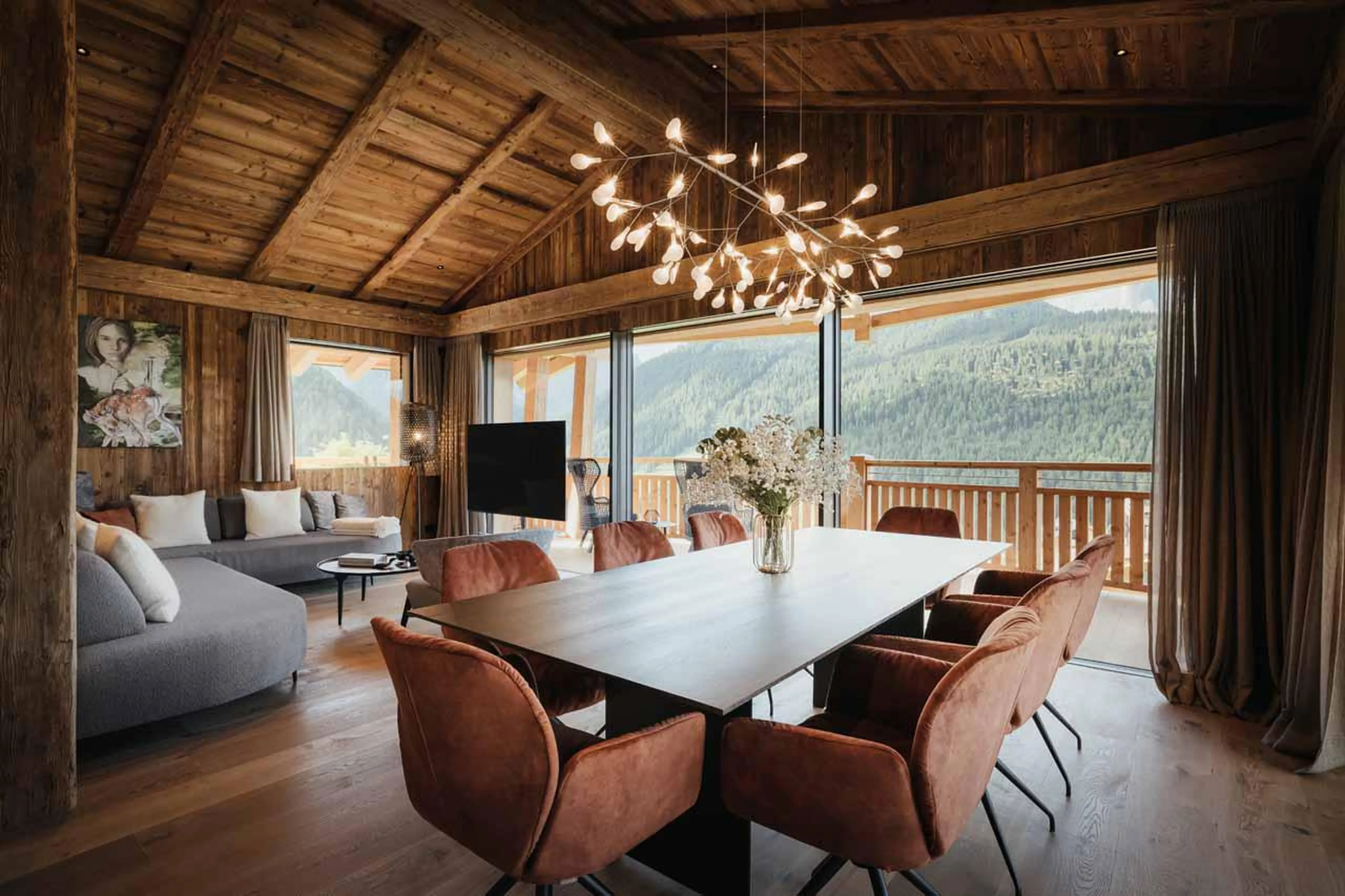 Dining area at Chalet Lum d'Or in Val Gardena