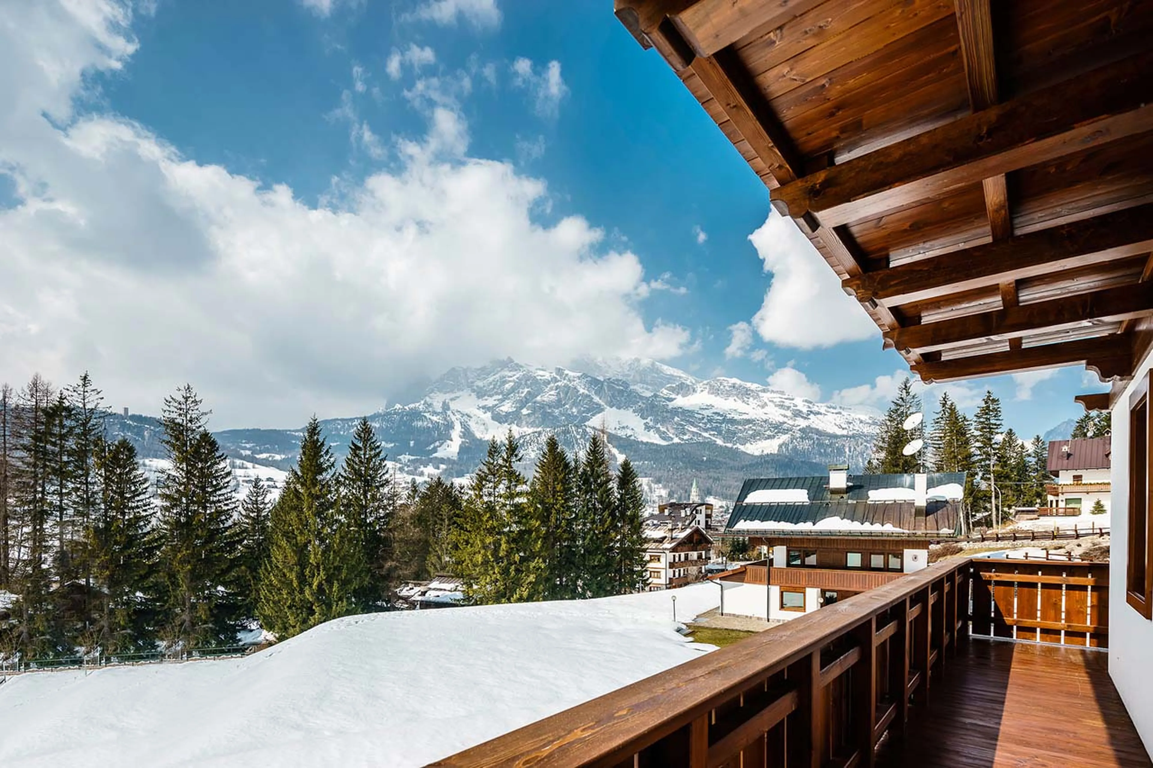 Chalet LV | 01 in Cortina overlooking famous Passeggiata