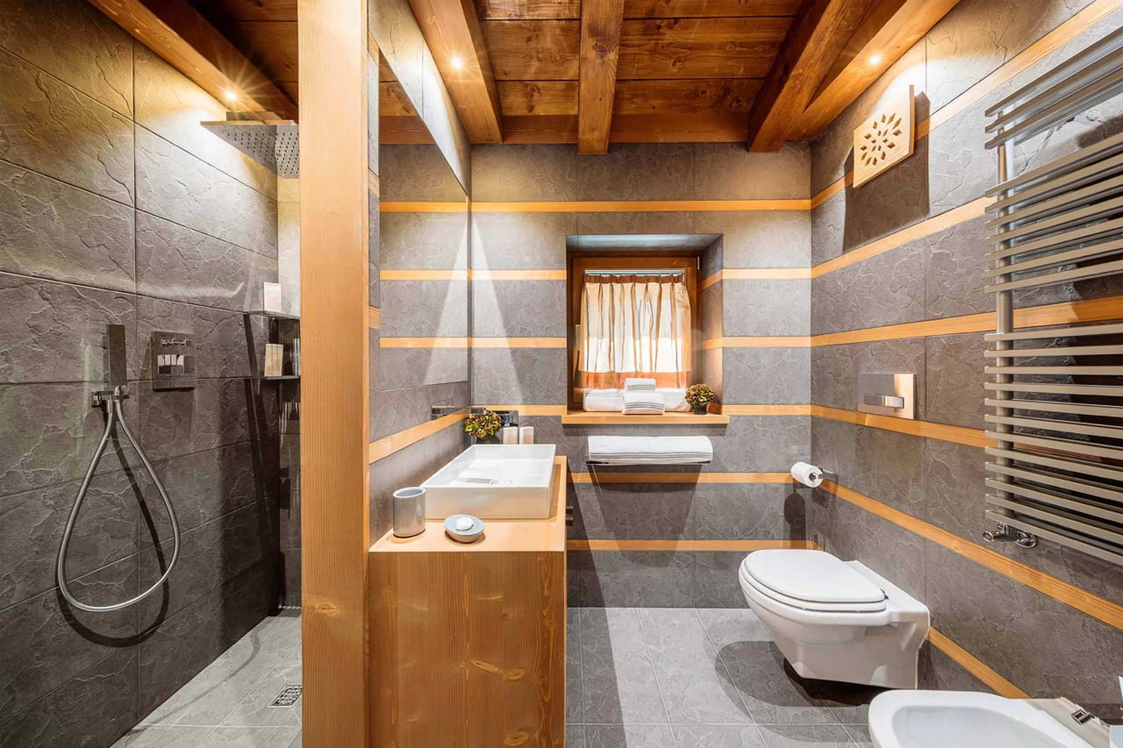 Bathroom three at Chalet LV | 02 in Cortina