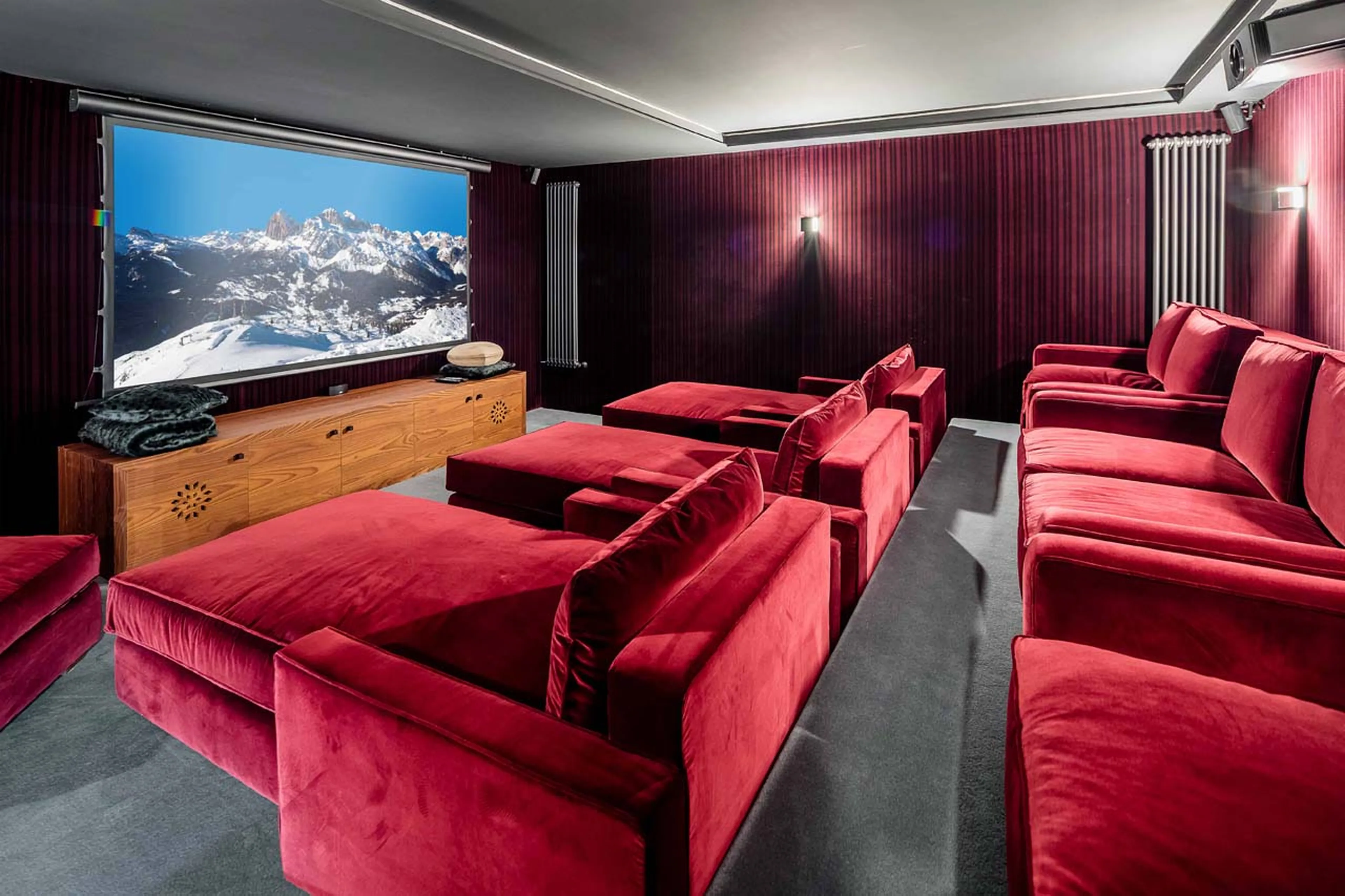 Big screen in cinema at Chalet LV | 02 in Cortina