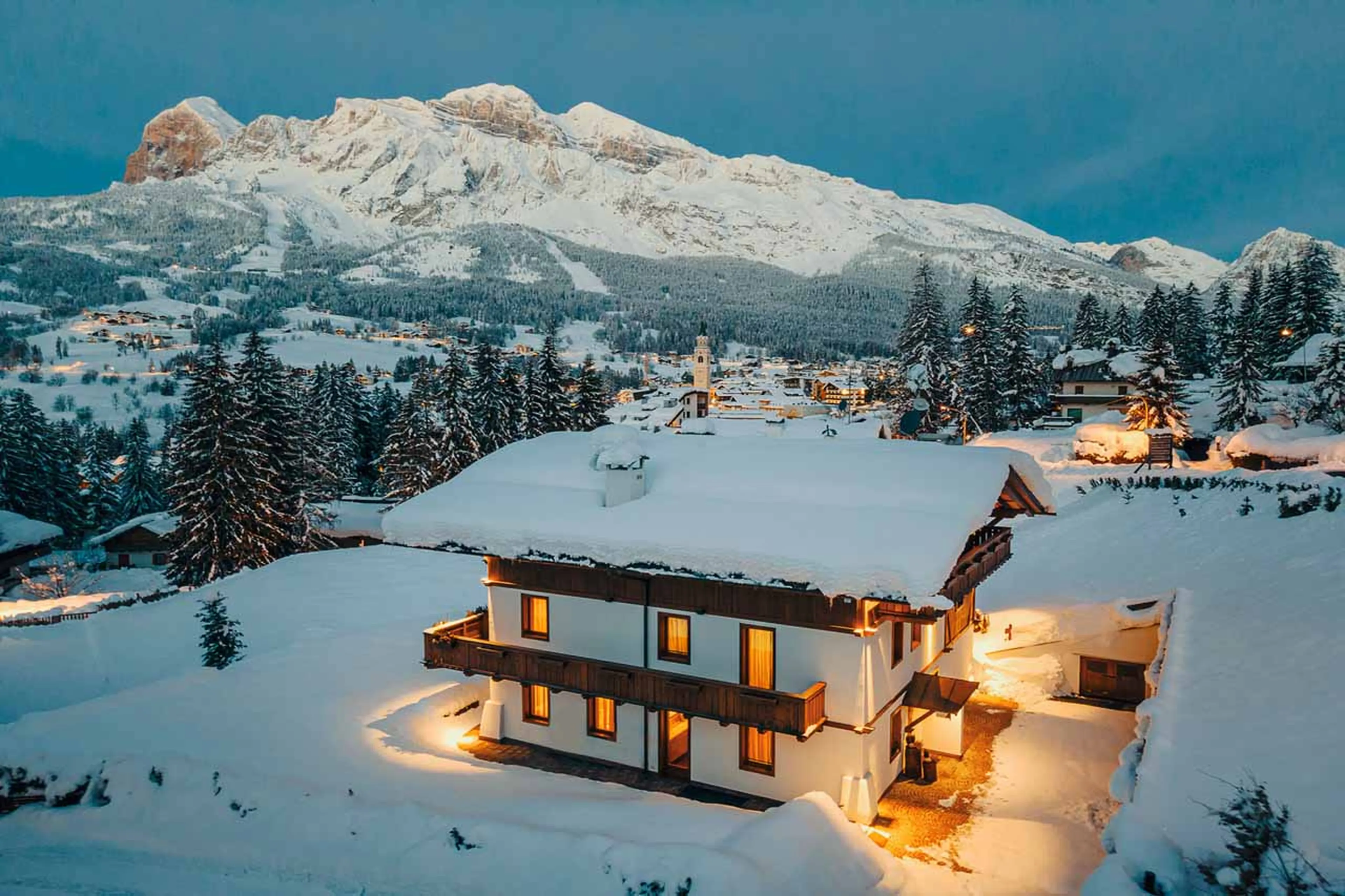 Chalet LV | 01 in Cortina at dawn