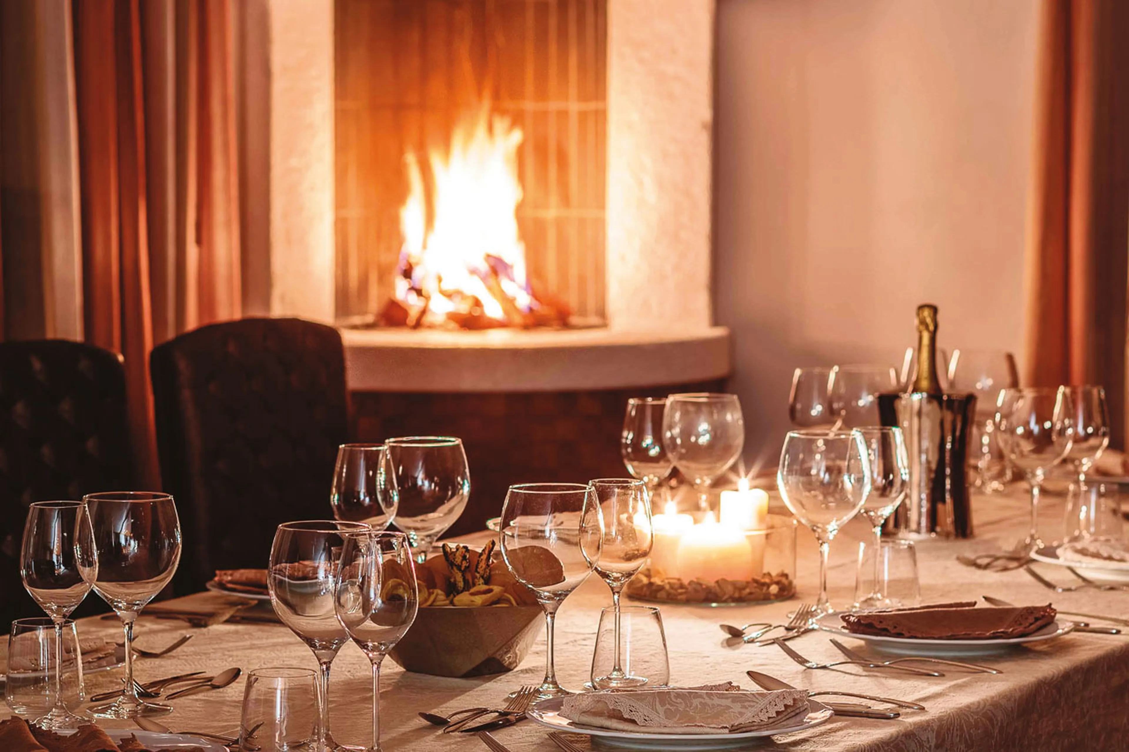 Dining table and fireplace at Chalet LV | 01 in Cortina