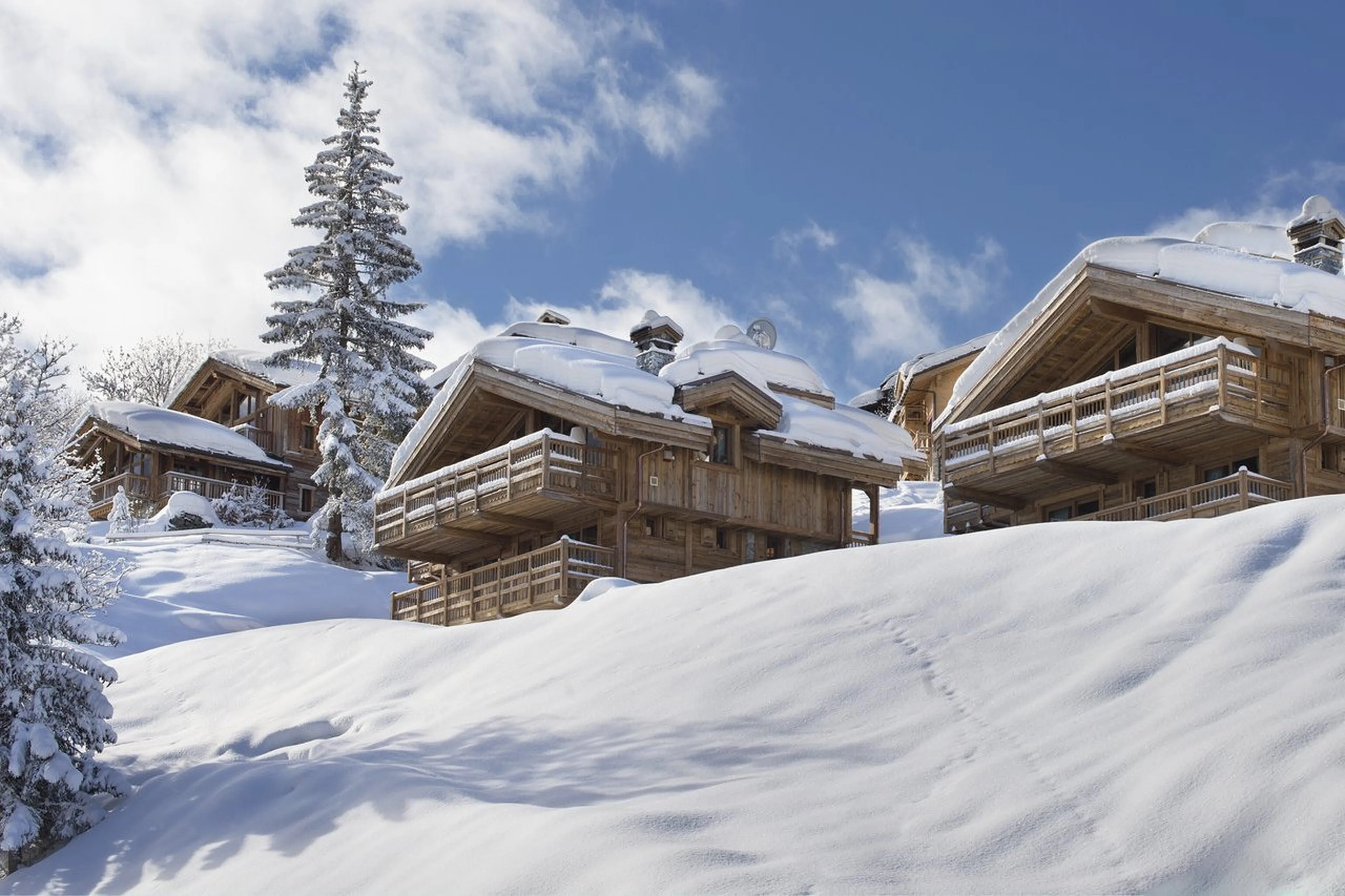 Unforgettable holiday in Chalet M in Courchevel 1550 with unobstructed views of the French Alps