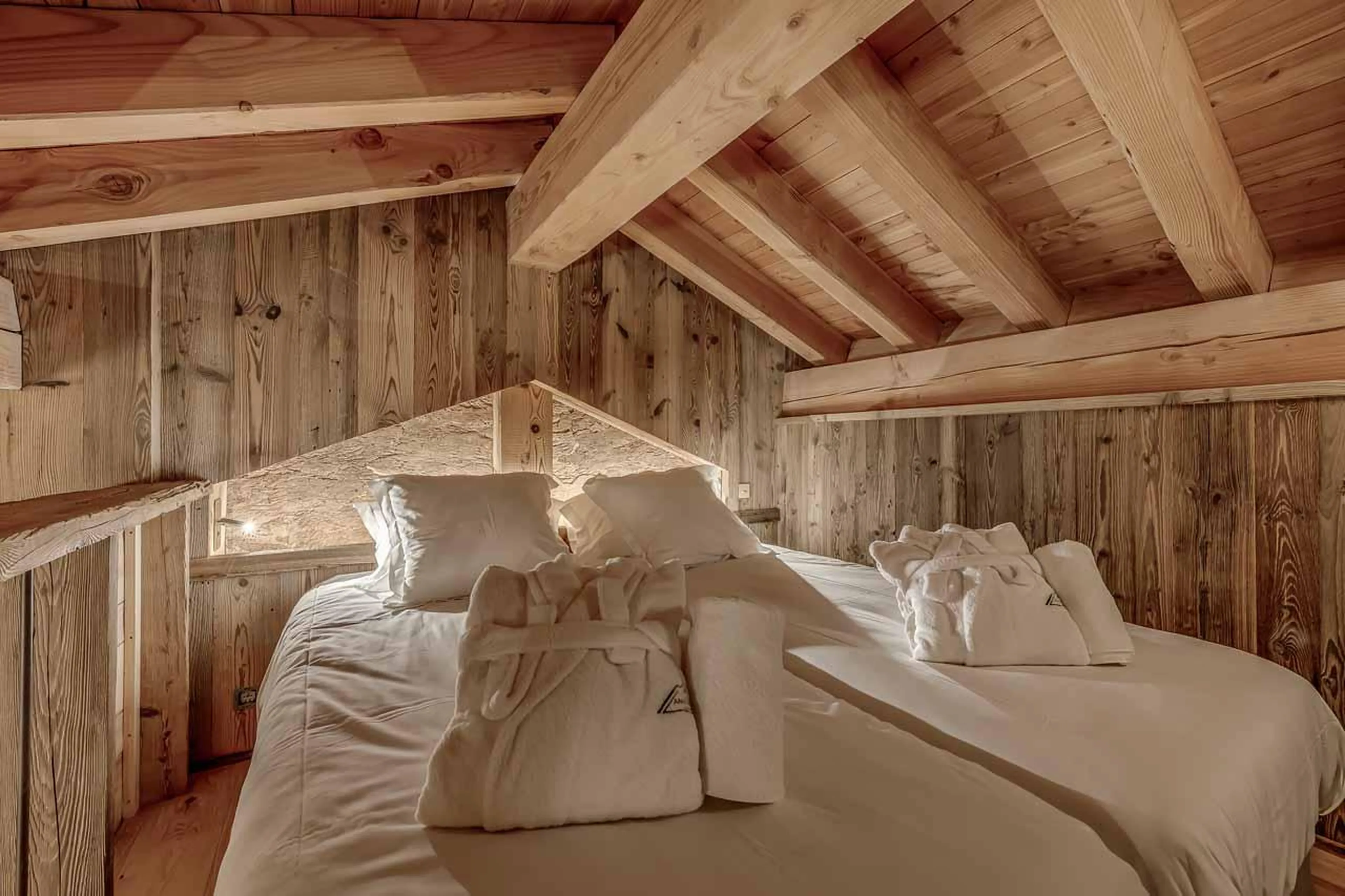 Mezzanine with two single beds at Chalet Macha in Tignes