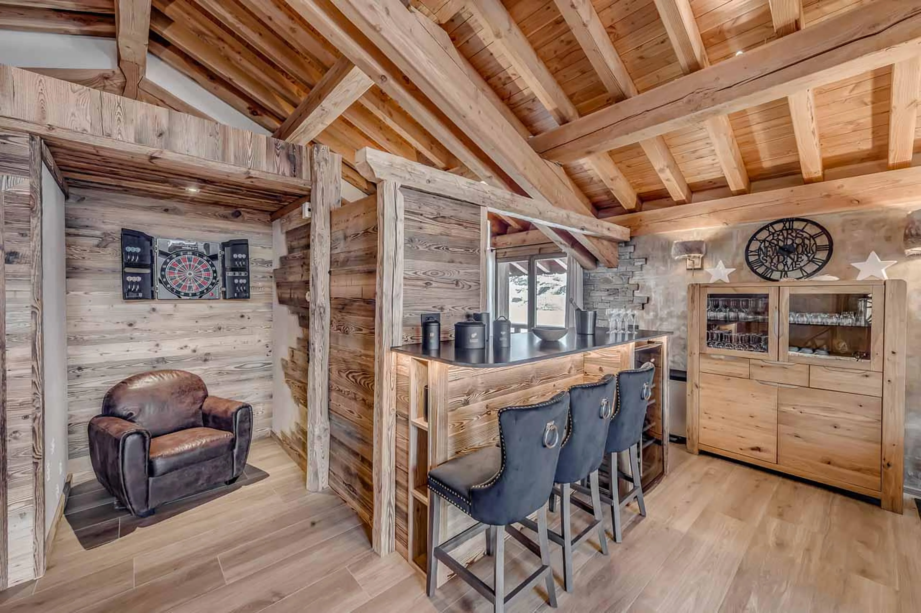 Bar area for aperitifs and wine cellar at Chalet Macha in Tignes