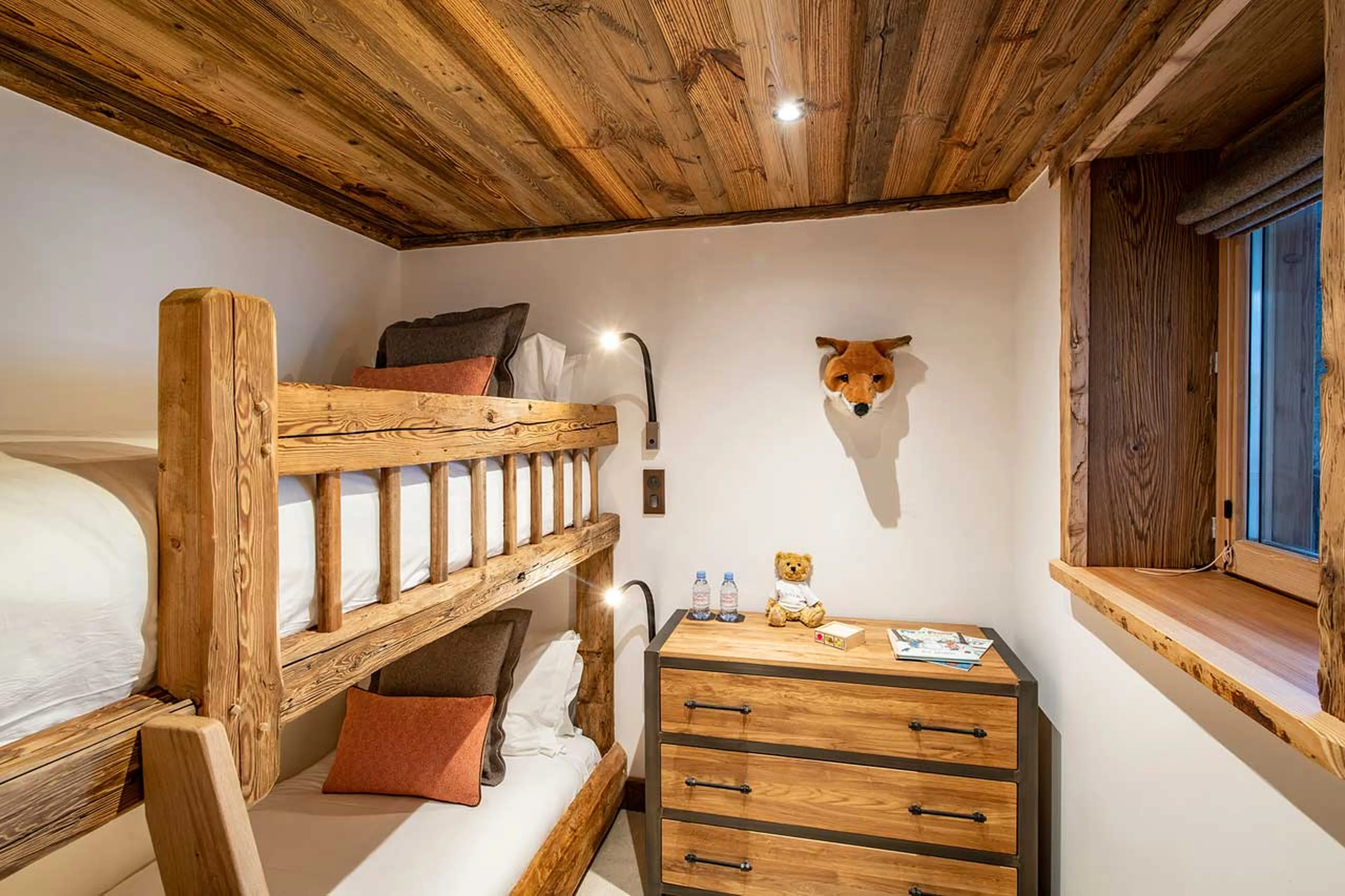 Bunk bedroom at Chalet Machapuchare in Val d'Isere