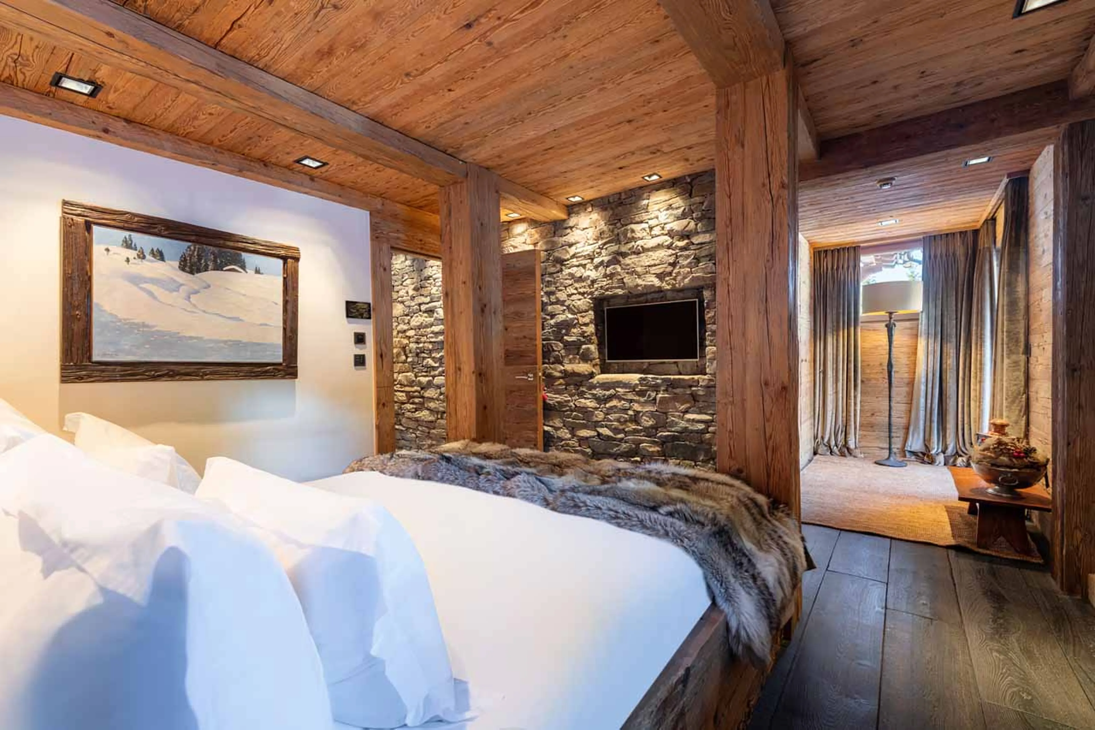 Fourth double bedroom with TV in Chalet Makini in Verbier