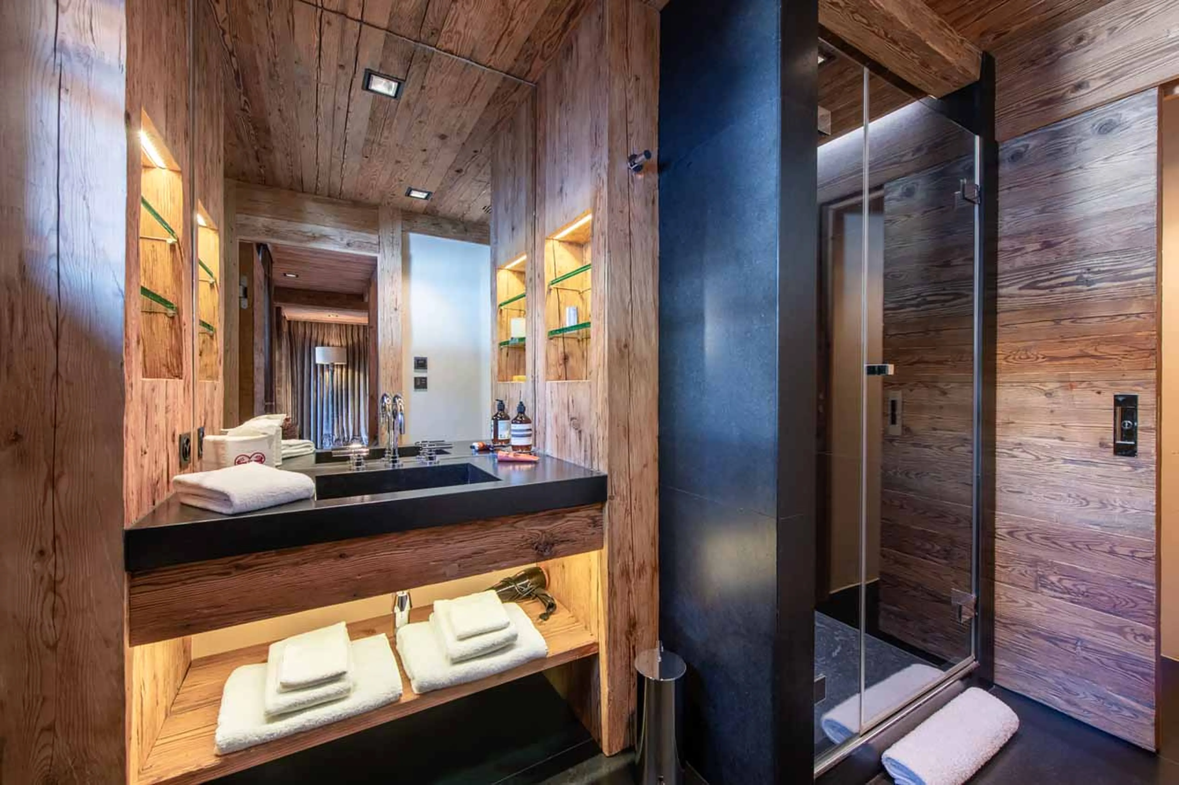 En-suite bathroom with shower at Chalet Makini in Verbier