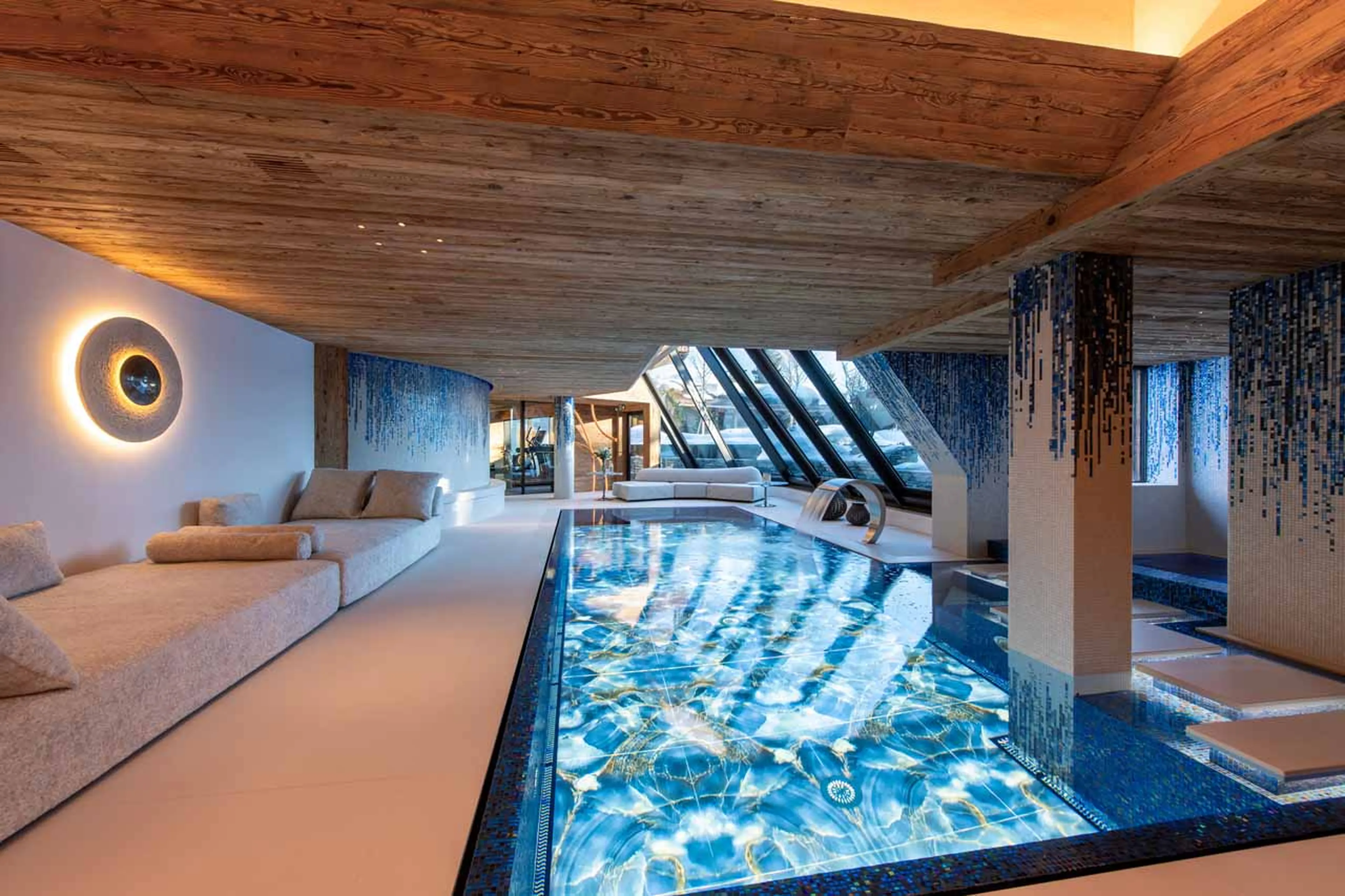 Swimming pool in spa of Chalet Makini in Verbier