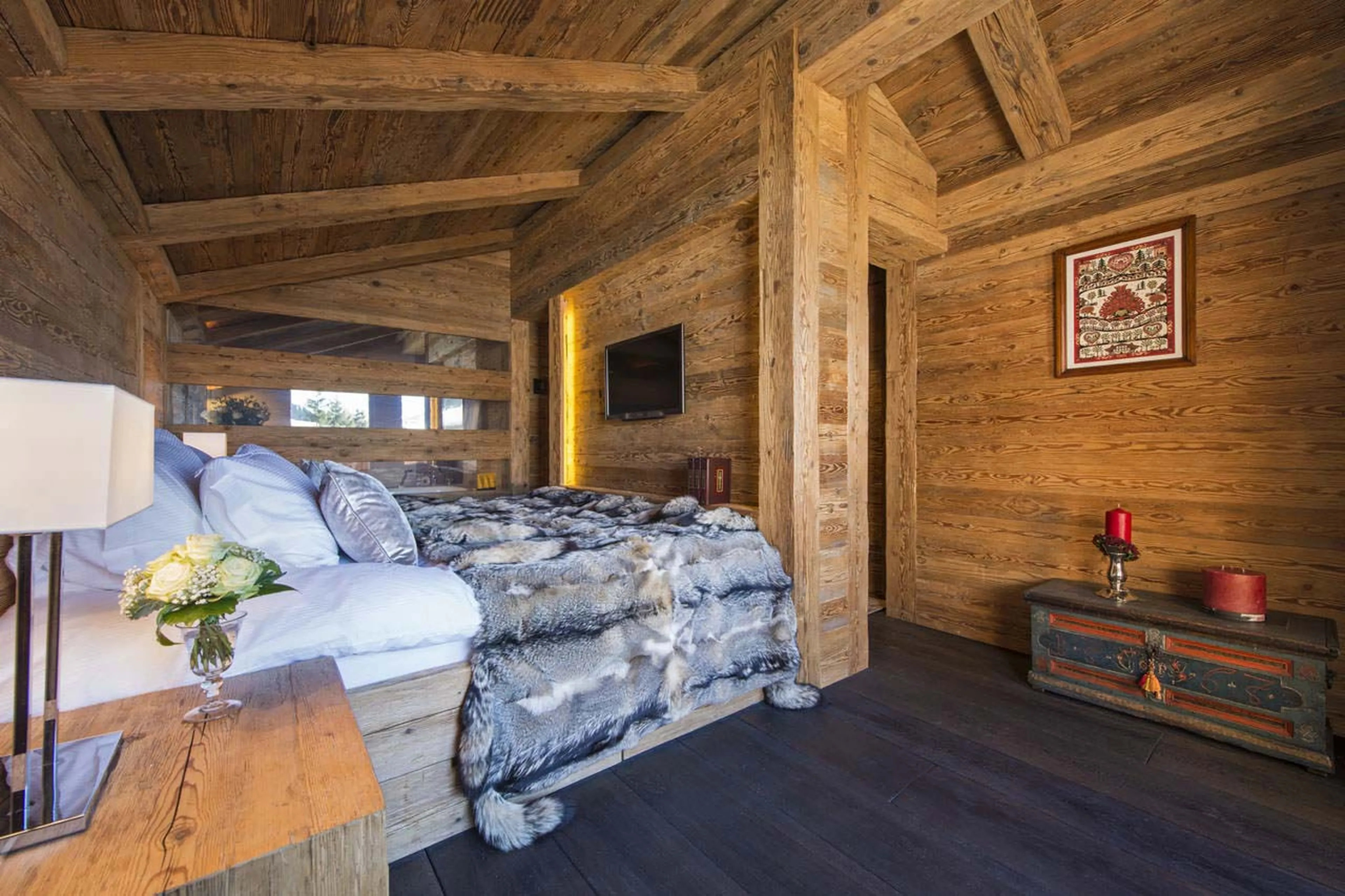 Third double bedroom with TV in Chalet Makini in Verbier