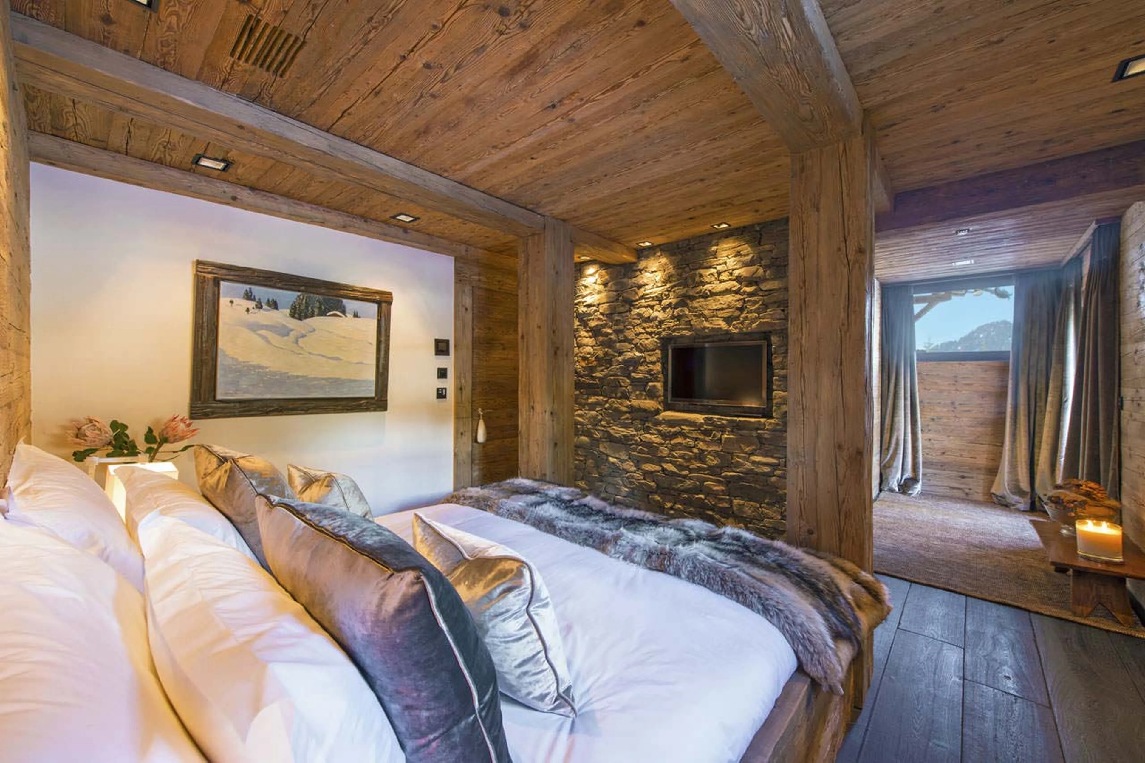 Fourth double bedroom with TV in Chalet Makini in Verbier