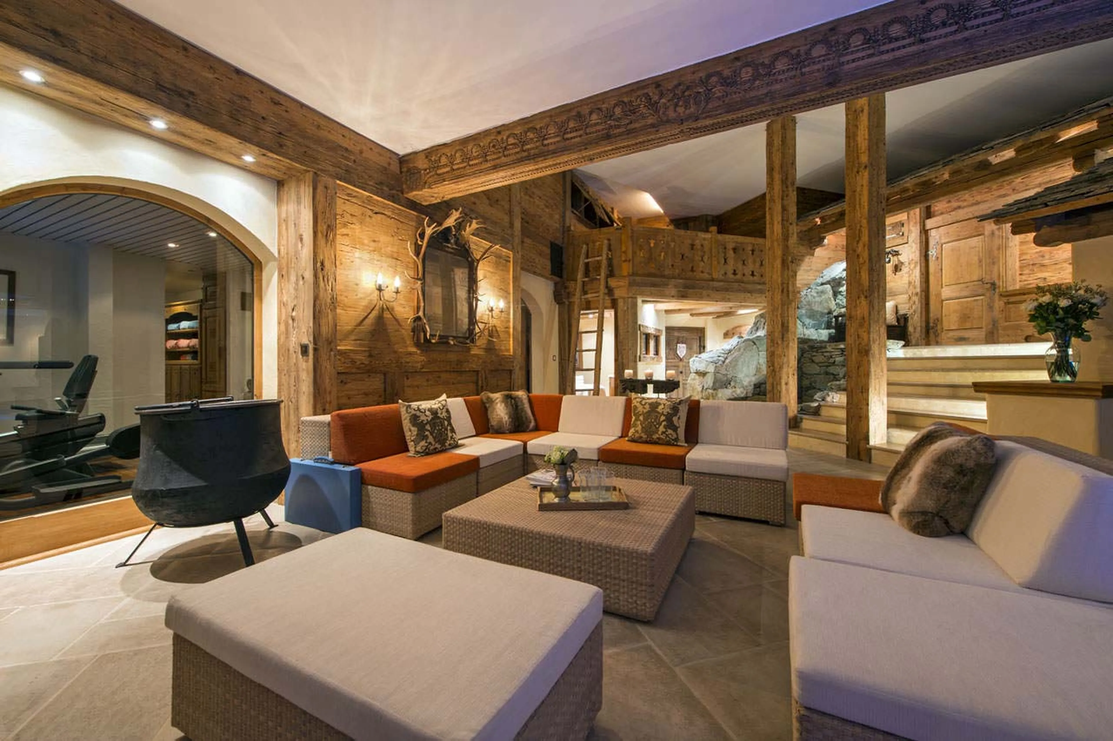 Relaxation lounge of spa in Chalet Makini in Verbier