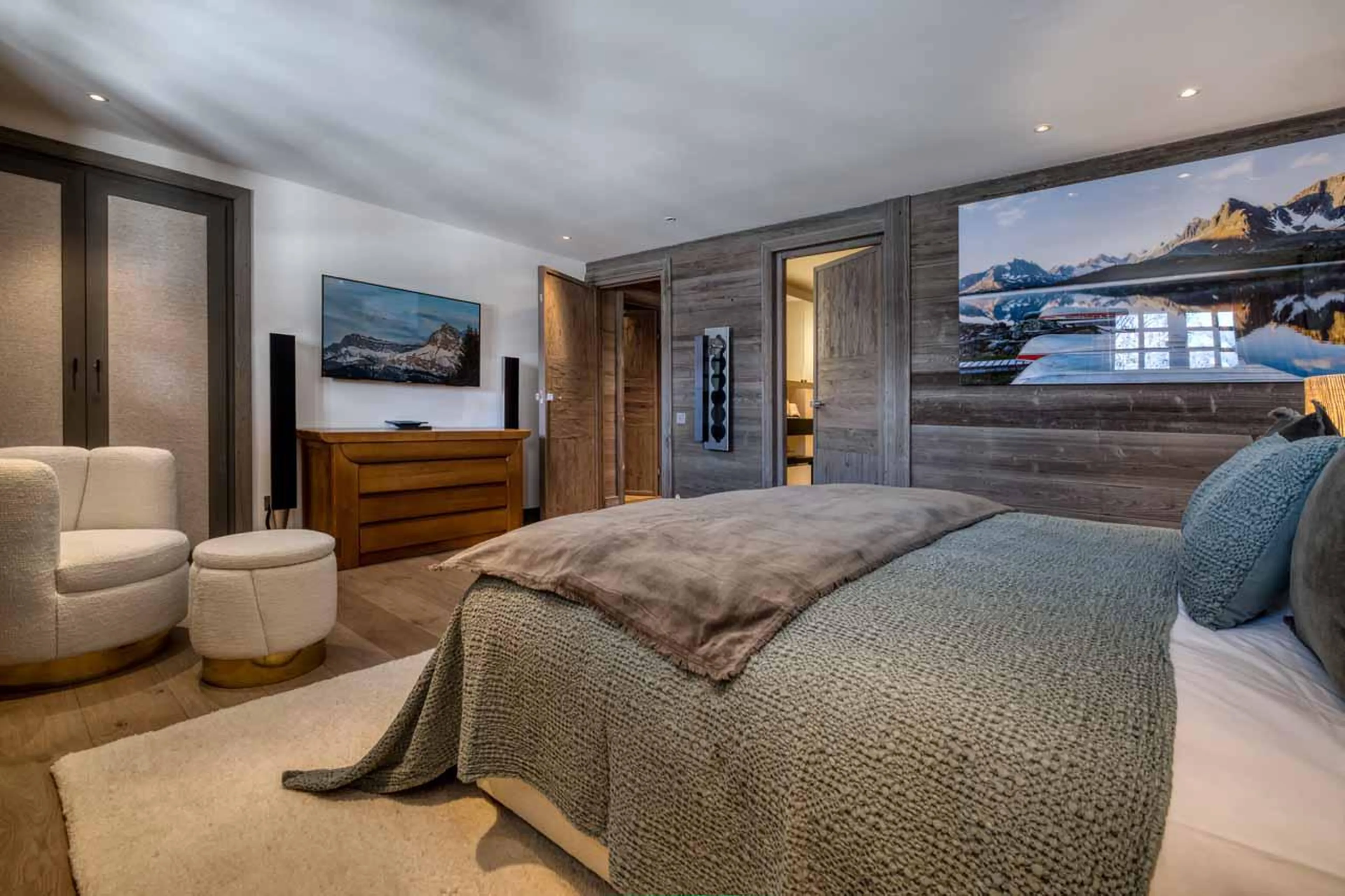 Tv in bedroom two at Chalet Mandala in Megeve