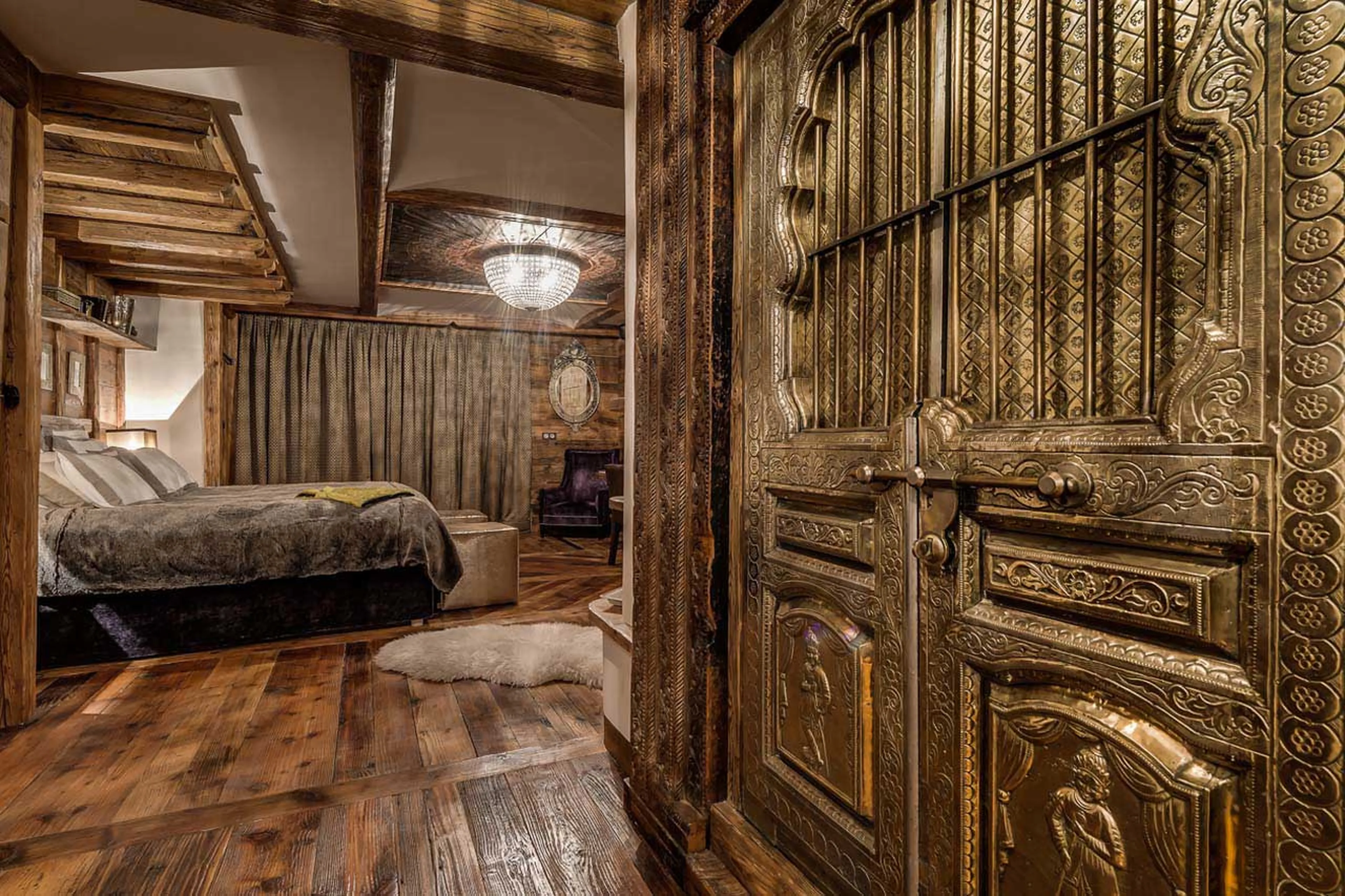 Master bedroom with terrace access in Chalet Marco Polo in Val d’ Isere