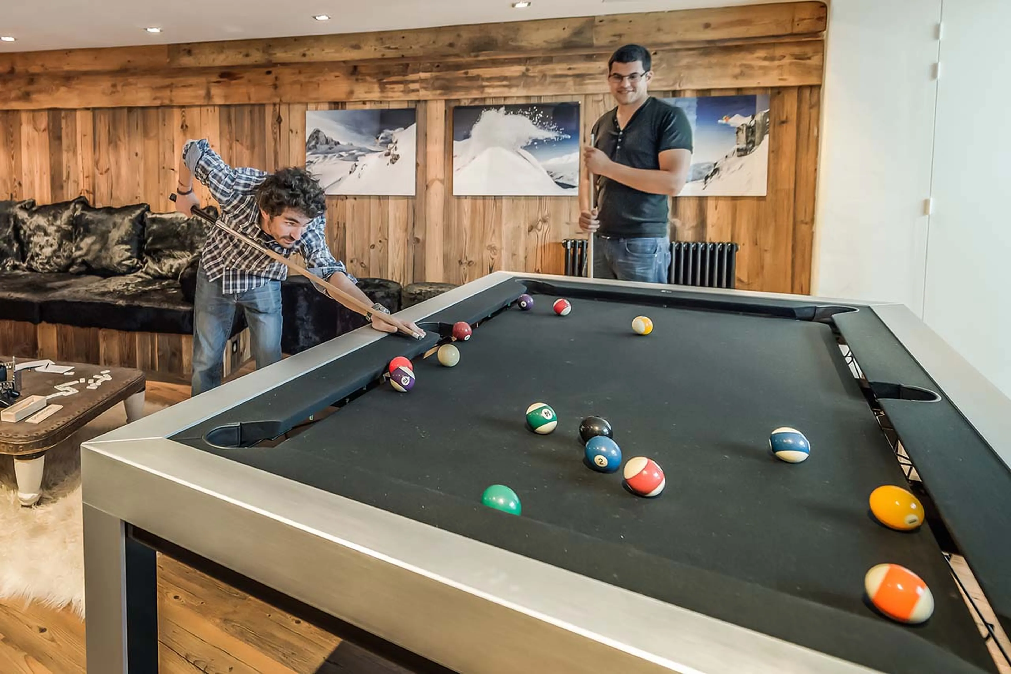 Games room with pool table in Chalet Marco Polo in Val d’ Isere